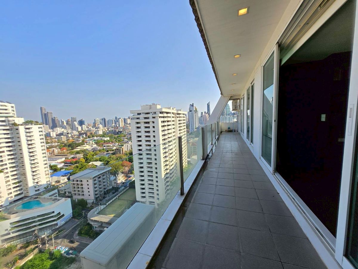 ขายคอนโดสุขุมวิท อโศก ทองหล่อ : คอนโด  บ้านพร้อมพงษ์ Duplex Penthouse Top Panorlama View (ห้องมุม) แต่งสวยมากโดยดีไซน์เนอร์มืออาชีพ พร้อมอยู่