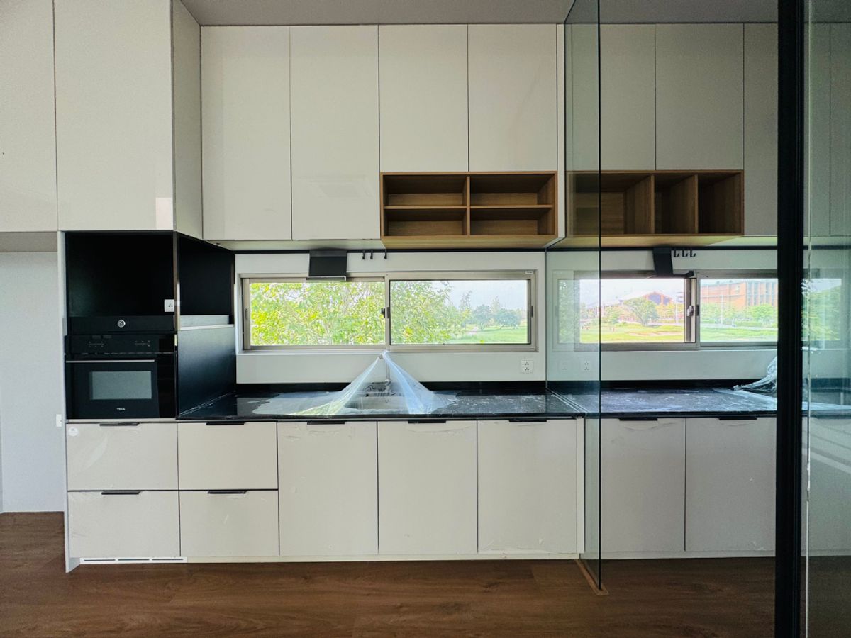 ขายบ้านพัฒนาการ ศรีนครินทร์ : วีเว่ พระราม9 บ้านแปลงสวยติดสนามกอล์ฟพร้อมวิวสระ เพียงไม่กี่ก้าวถึง Wellington college