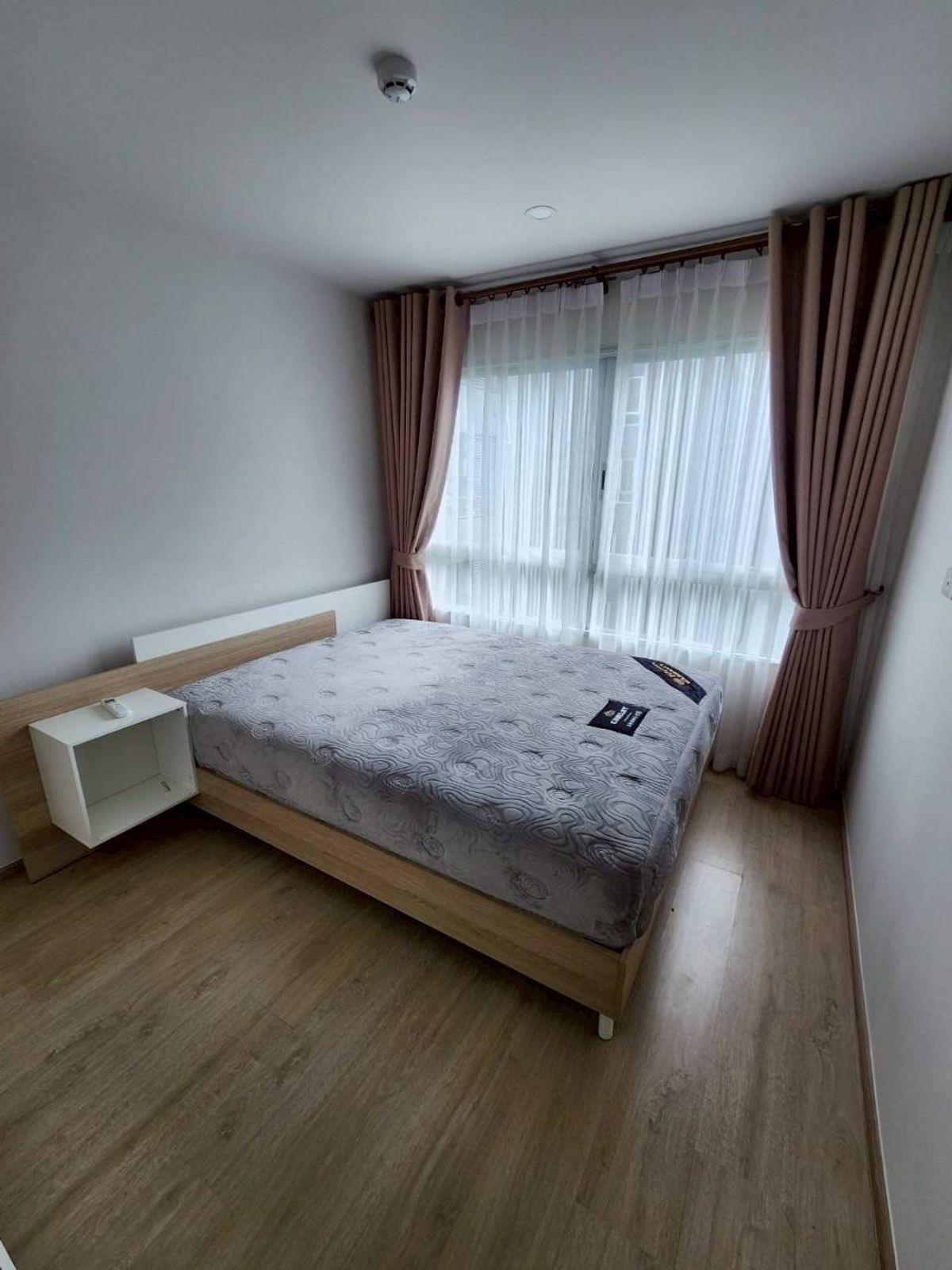For RentCondoKasetsart, Ratchayothin : 🔥 Free 1 June 68🔥 Condo Ellio Dell Moss, Soi Phahon 34📍 Near BTS Sena, Kasetsart University #1 Bed Plus Fair ✅Line: @livingPerfect 
 
