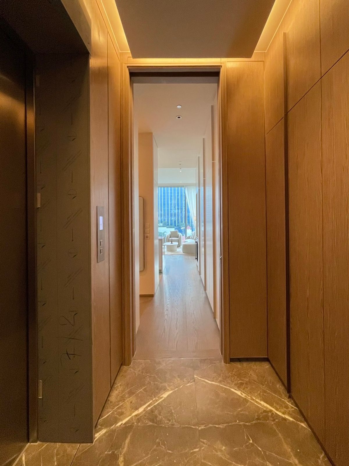 ให้เช่าคอนโดวิทยุ ชิดลม หลังสวน : New Room For Rent, Ultra Luxury Condo “Scope Langsuan“ Onebed room 85 Sq.m. with stunning view (0624163966 Preaw)