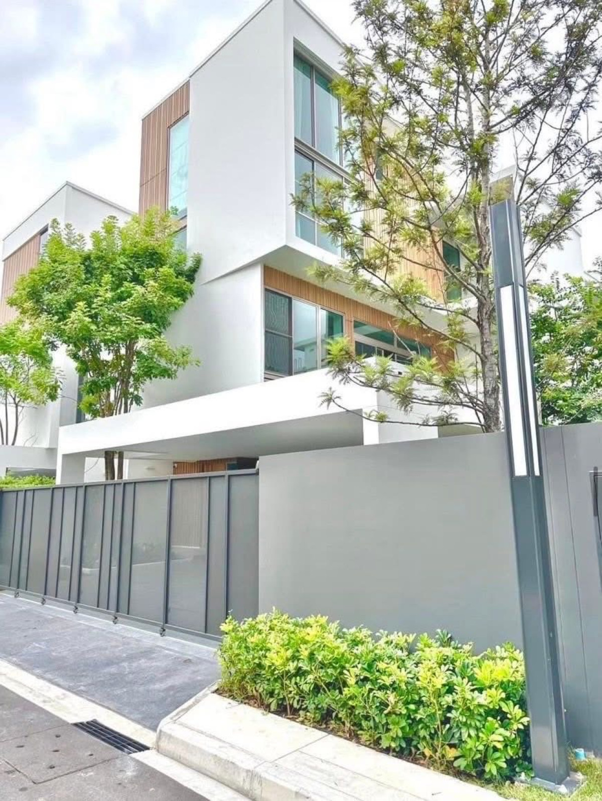 For SaleHousePattanakan, Srinakarin : For Sale House , VIVE Rama 9 , MRT-Sri Kretta , Thap Chang , Saphan Sung , Bangkok ,  CX-148451
