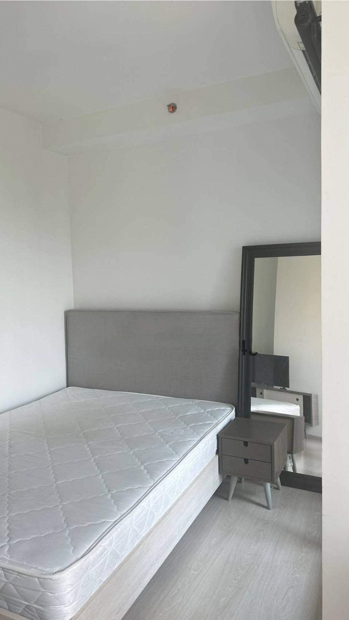 ให้เช่าคอนโดรัชดา ห้วยขวาง : 🎉FOR RENT 📢Chapter One Eco Ratchada - Huaikwang>>❄️🌟 ตึก E ชั้น 7 (มี 7-11 อยู่หน้าตึก) ขนาด 23 ตรม. เฟอร์นิเจอร์และเครื่องใช้ไฟฟ้าภายในห้องครบ ใกล้ MRT ห้วยขวาง #LV-MO1838