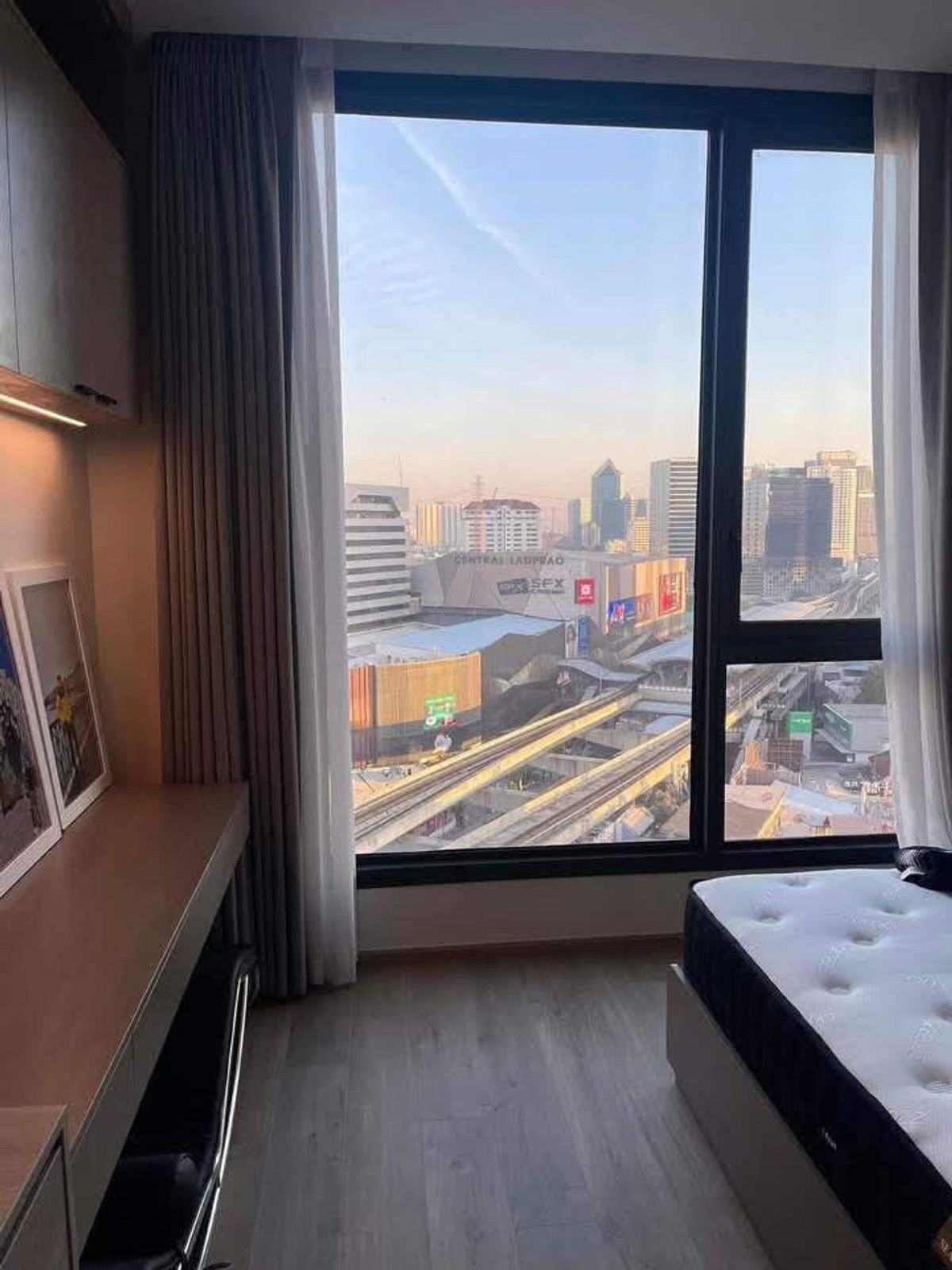 ให้เช่าคอนโดลาดพร้าว เซ็นทรัลลาดพร้าว : ให้เช่า The Crest Park Residences ห้าแยกลาดพร้าว ห้องใหม่ เฟอร์นิเจอร์ครบ พร้อมเข้าอยู่ สนใจทักได้ค่า
