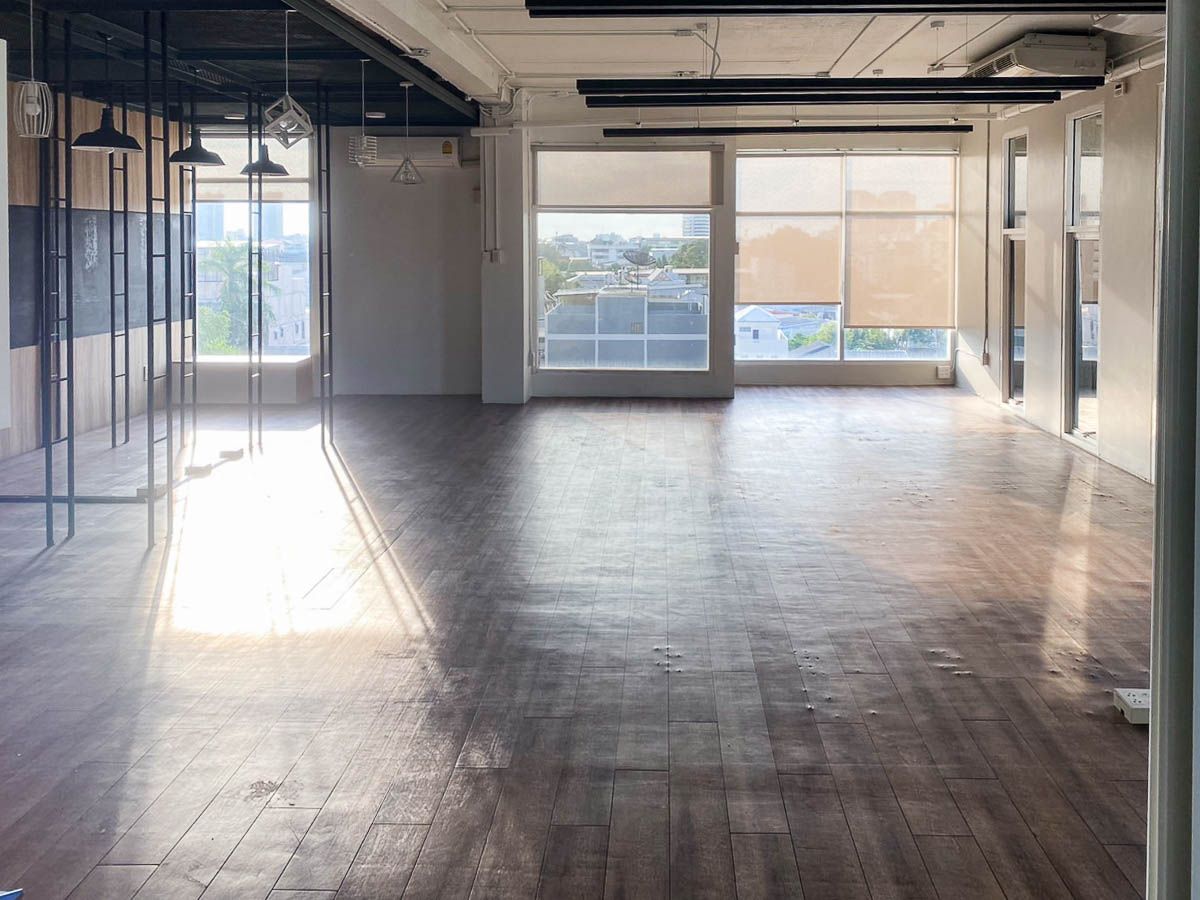 For RentOfficeSukhumvit, Asoke, Thonglor : Office Space for Rent Relationship Republic, 107 sqm Good Location Near BTS Ekkamai, Thong Lor, Phra Kanong, Sukhumvit, Gateway : YA25R-001