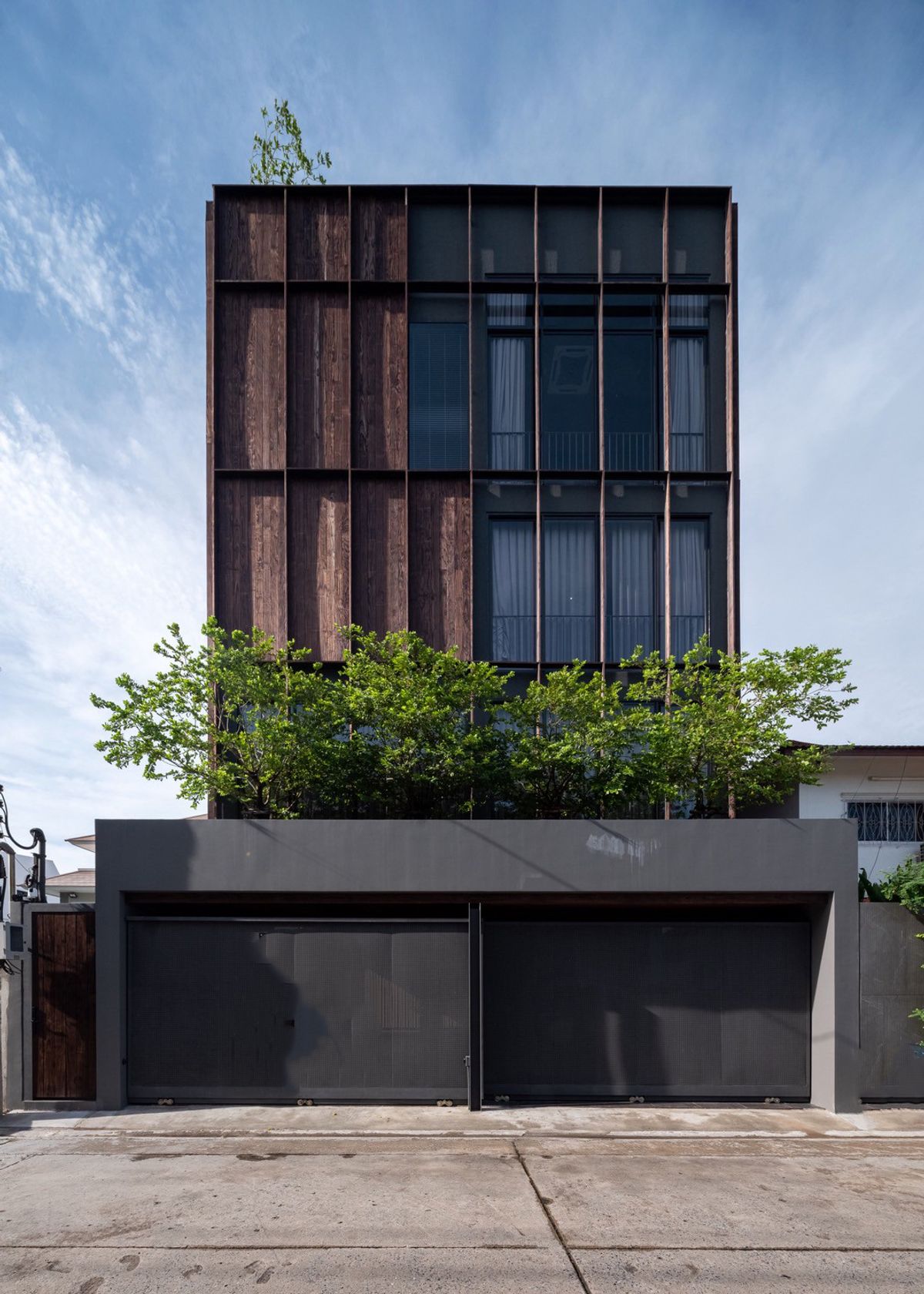 ขายบ้านวิภาวดี ดอนเมือง หลักสี่ : บ้านเดี่ยวหรูAmadaแบบ Pool Villa เจีย พูล เรสซิเดนซ์  4 ชั้น พื้นที่ใช้สอย 682 ตร.ม. 4 ห้องนอน 5 ห้องน้ำ 4 ที่จอดรถ ตกแต่งครบพร้อมเฟอร์นิเจอร์และเครื่องใช้ไฟฟ้า พร้อมสระว่ายน้ำและลิฟต์ส่วนตัว ใกล้ รร.นานาชาติ Harrow และสนามบินดอนเมือง
