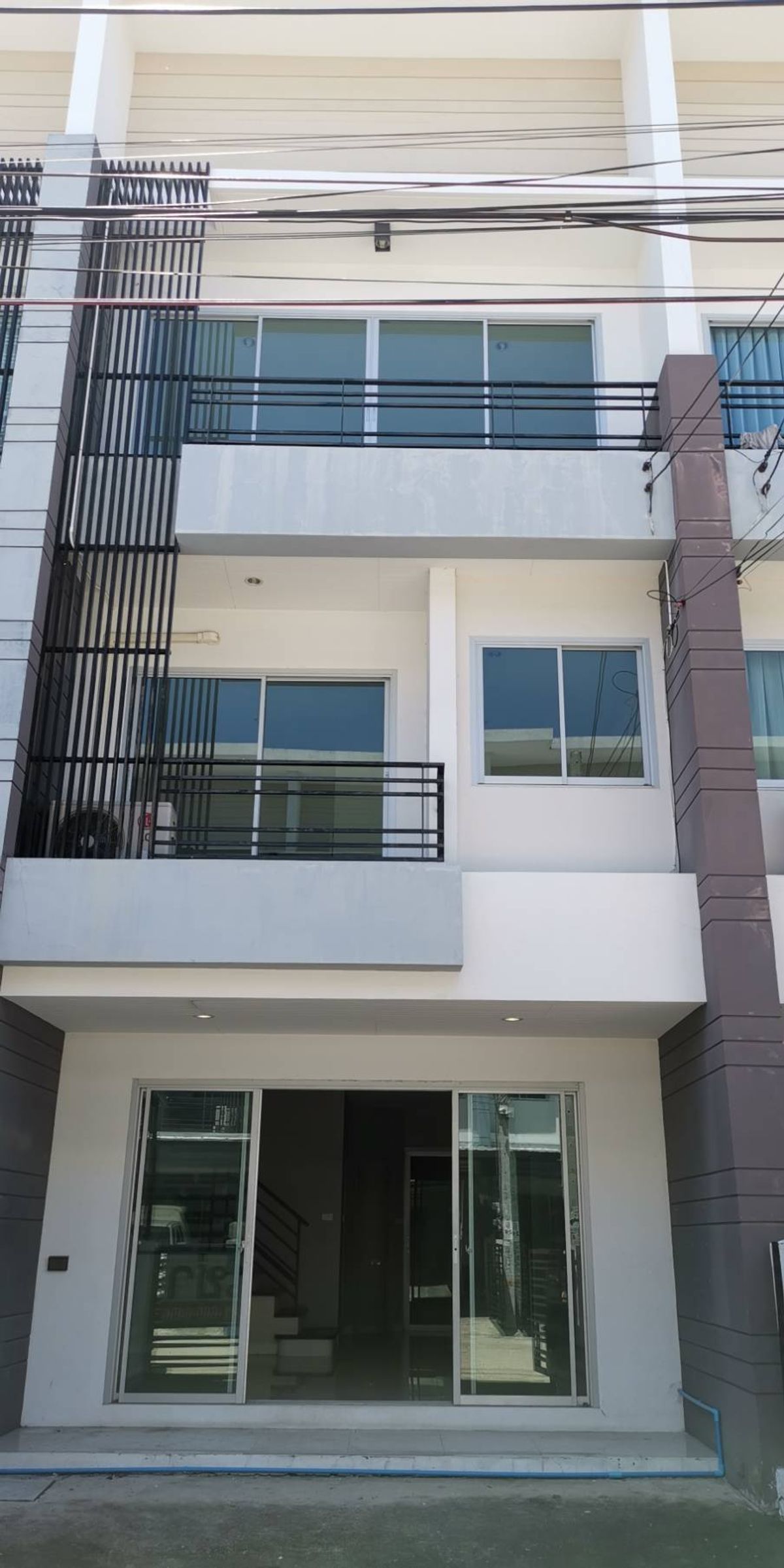 ให้เช่าโฮมออฟฟิศบางแค เพชรเกษม : ให้เช่า ทาวน์โฮม สะอาดพร้อมอยู่    หมู่บ้าน ออทั่ม เรสซิเด้นท์  ปากซอยเพชรเกษม 114   ตรงข้ามตลาดหนองแขม