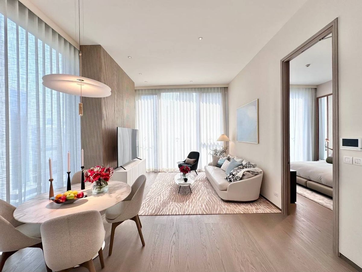 ขายคอนโดวิทยุ ชิดลม หลังสวน : Scope Langsuan: 1bed 1bath 85sqm. 39,900,000 Fully Furnished Brandnew Am: 0656199198