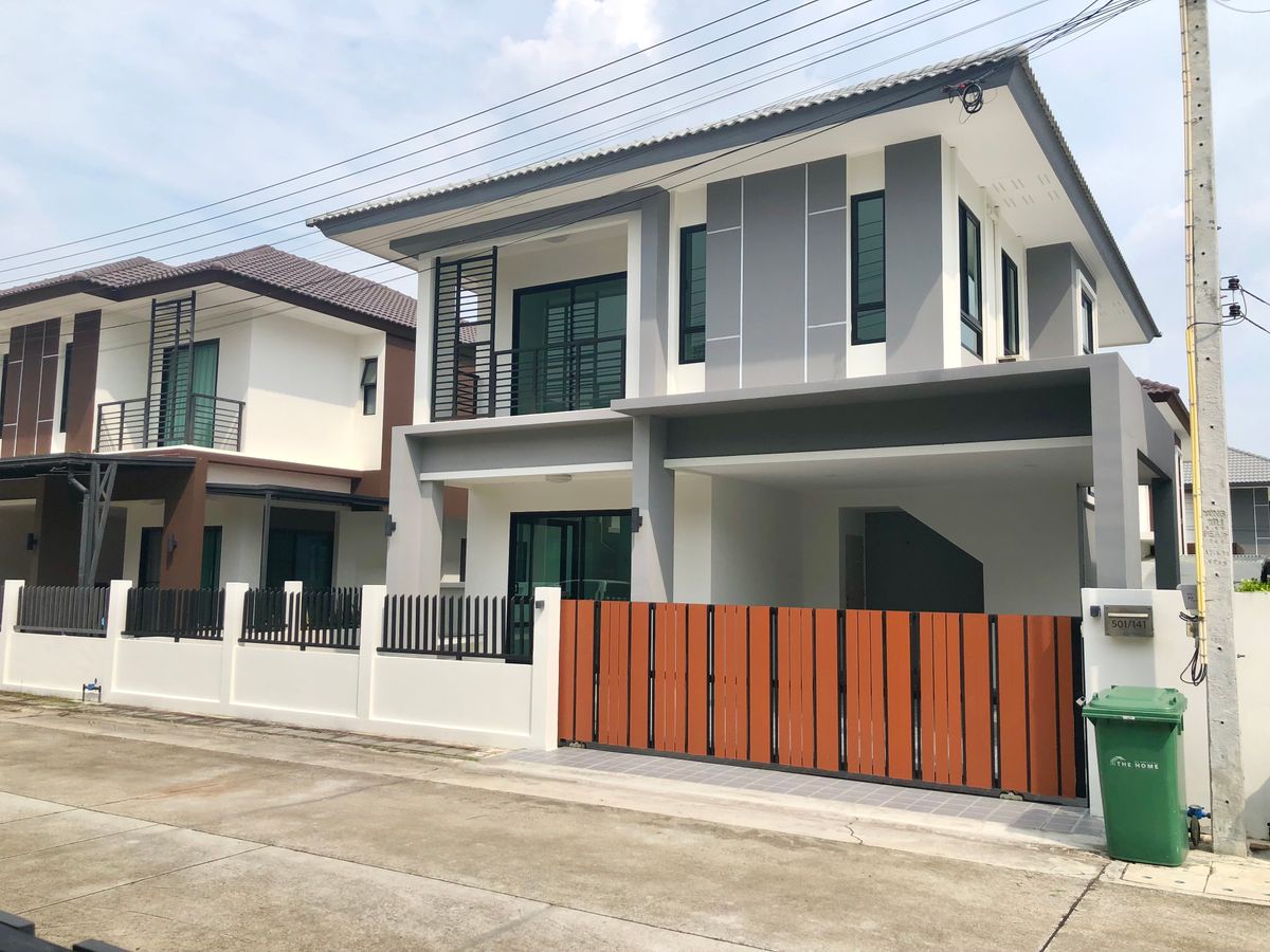 For SaleHouseRayong : Selling lower than the estimated price of 5 hundred thousand Luxury single house, 3 bedrooms, 3 water The Home Project, Ban Chang, next to the Club House swimming pool