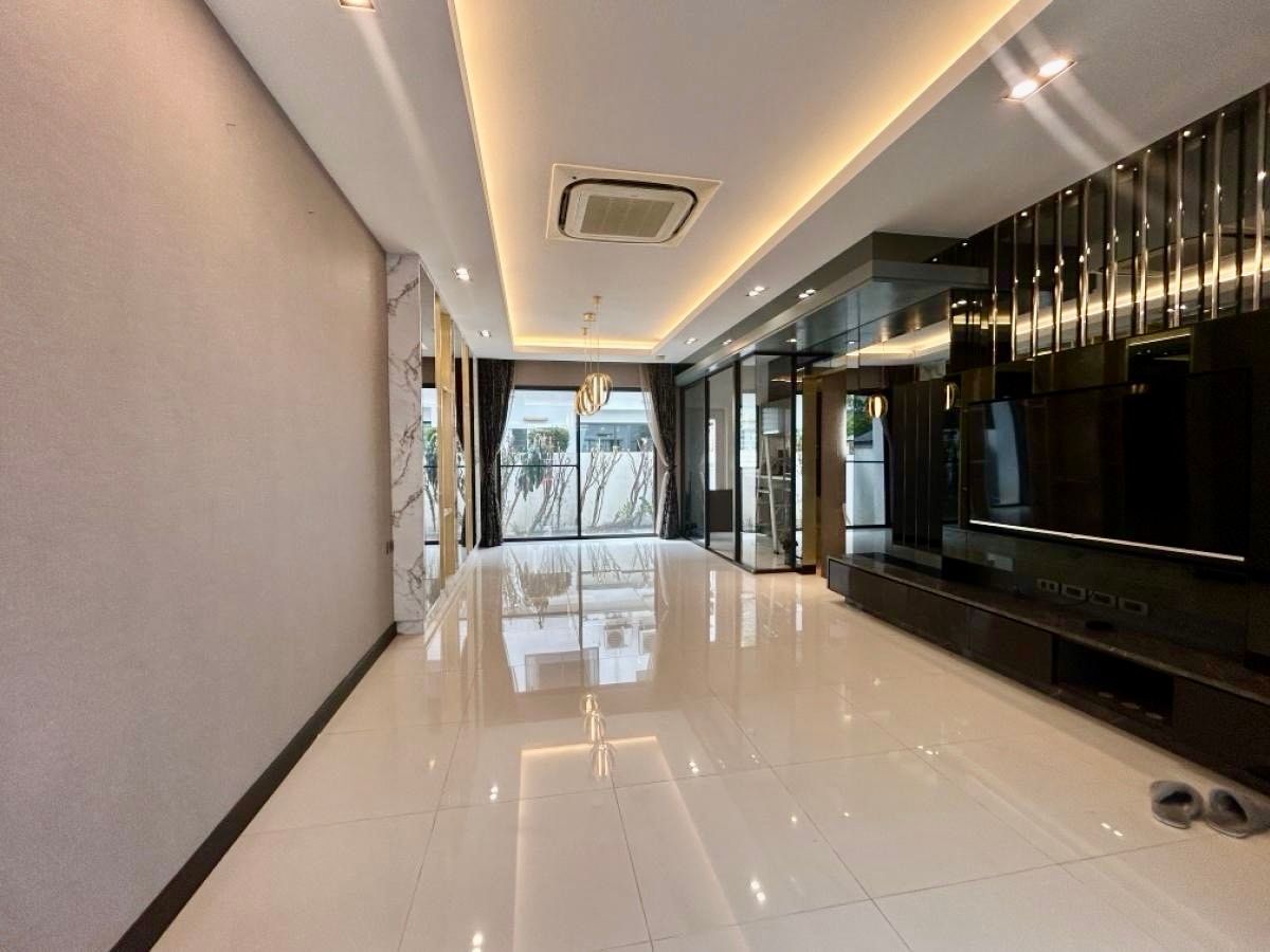 ให้เช่าทาวน์โฮมเกษตร นวมินทร์ ลาดปลาเค้า : ให้เช่า Townhome 3 ชั้น The Landmark Ekkamai - Ramintra ทาวน์โฮมสไตล์โมเดิร์น ทำเลดีใจกลางลาดพร้าว - สุคนธสวัสดิ์ ใกล้ทางด่วนและสิ่งอำนวยความสะดวกครบ