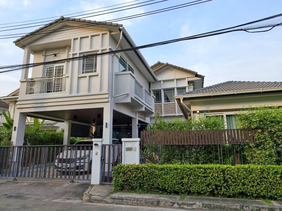 For RentHousePattanakan, Srinakarin : House for rent, Manda, Rama 9 - Srinakarin, Krungthep Kreetha Road, Hua Mak Sub -district, Bang Kapi Karuthep District (Property Code TH2-10)