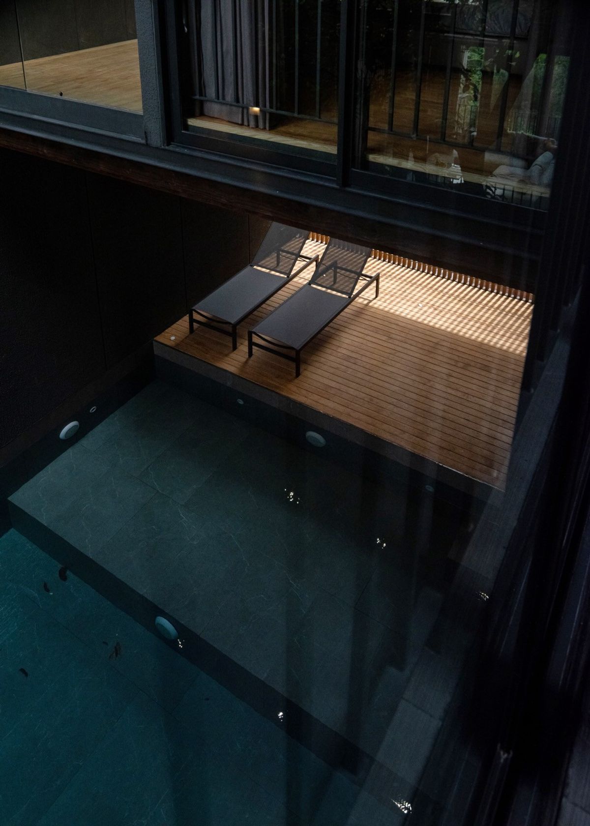 ขายบ้านวิภาวดี ดอนเมือง หลักสี่ : บ้านเดี่ยวหรู Cayla แบบ Pool Villa เจีย พูล เรสซิเดนซ์ 4 ชั้น พื้นที่ใช้สอย 734 ตร.ม. 4 ห้องนอน 5 ห้องน้ำ 4 ที่จอดรถ ตกแต่งครบพร้อมเฟอร์นิเจอร์และเครื่องใช้ไฟฟ้า พร้อมสระว่ายน้ำและลิฟต์ส่วนตัว ใกล้ รร.นานาชาติ Harrow และสนามบินดอนเมือง