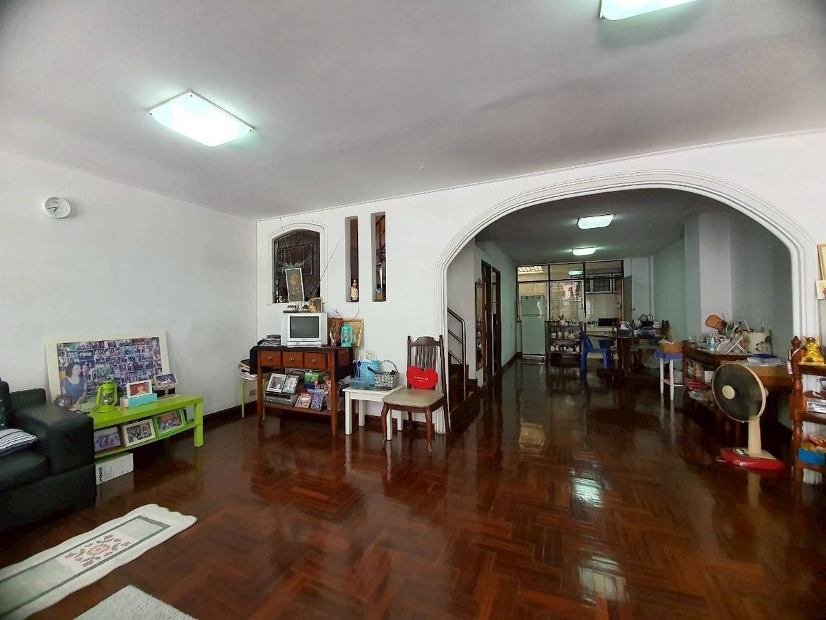 ขายทาวน์โฮมปิ่นเกล้า จรัญสนิทวงศ์ : ขายทาวน์เฮ้าส์ 3 ชั้น หมู่บ้านปิ่นเกล้าการ์เด้น อยู่ซอยสมเด็จพระปิ่นเกล้า3 ทำเลทอง สุดคุ้ม!