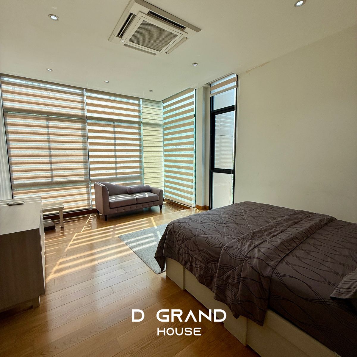 ขายบ้านนวมินทร์ รามอินทรา : ✨ บ้านหรูสไตล์ Nordic ทำเลรามอินทรา บนที่ดิน 500 ตร.วา พร้อมสระว่ายน้ำส่วนตัว ดีไซน์เรียบ เท่ อยู่สบาย เหมาะสำหรับคนที่มองหาบ้านหลังใหญ่ พื้นที่เยอะ พร้อมความเป็นส่วนตัว