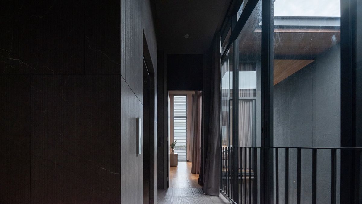 ขายบ้านวิภาวดี ดอนเมือง หลักสี่ : บ้านเดี่ยวหรู Cayla แบบ Pool Villa เจีย พูล เรสซิเดนซ์ 4 ชั้น พื้นที่ใช้สอย 734 ตร.ม. 4 ห้องนอน 5 ห้องน้ำ 4 ที่จอดรถ ตกแต่งครบพร้อมเฟอร์นิเจอร์และเครื่องใช้ไฟฟ้า พร้อมสระว่ายน้ำและลิฟต์ส่วนตัว ใกล้ รร.นานาชาติ Harrow และสนามบินดอนเมือง