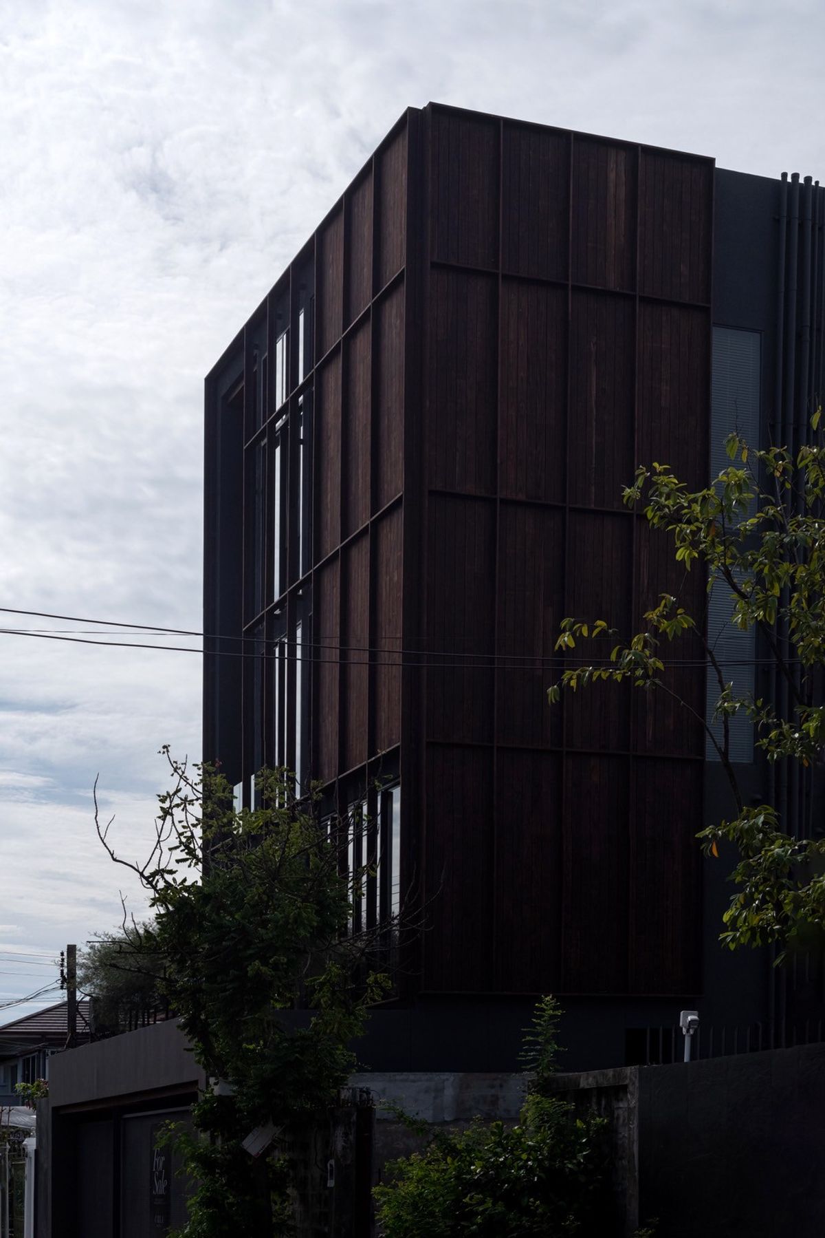 ขายบ้านวิภาวดี ดอนเมือง หลักสี่ : บ้านเดี่ยวหรู Cayla แบบ Pool Villa เจีย พูล เรสซิเดนซ์ 4 ชั้น พื้นที่ใช้สอย 734 ตร.ม. 4 ห้องนอน 5 ห้องน้ำ 4 ที่จอดรถ ตกแต่งครบพร้อมเฟอร์นิเจอร์และเครื่องใช้ไฟฟ้า พร้อมสระว่ายน้ำและลิฟต์ส่วนตัว ใกล้ รร.นานาชาติ Harrow และสนามบินดอนเมือง