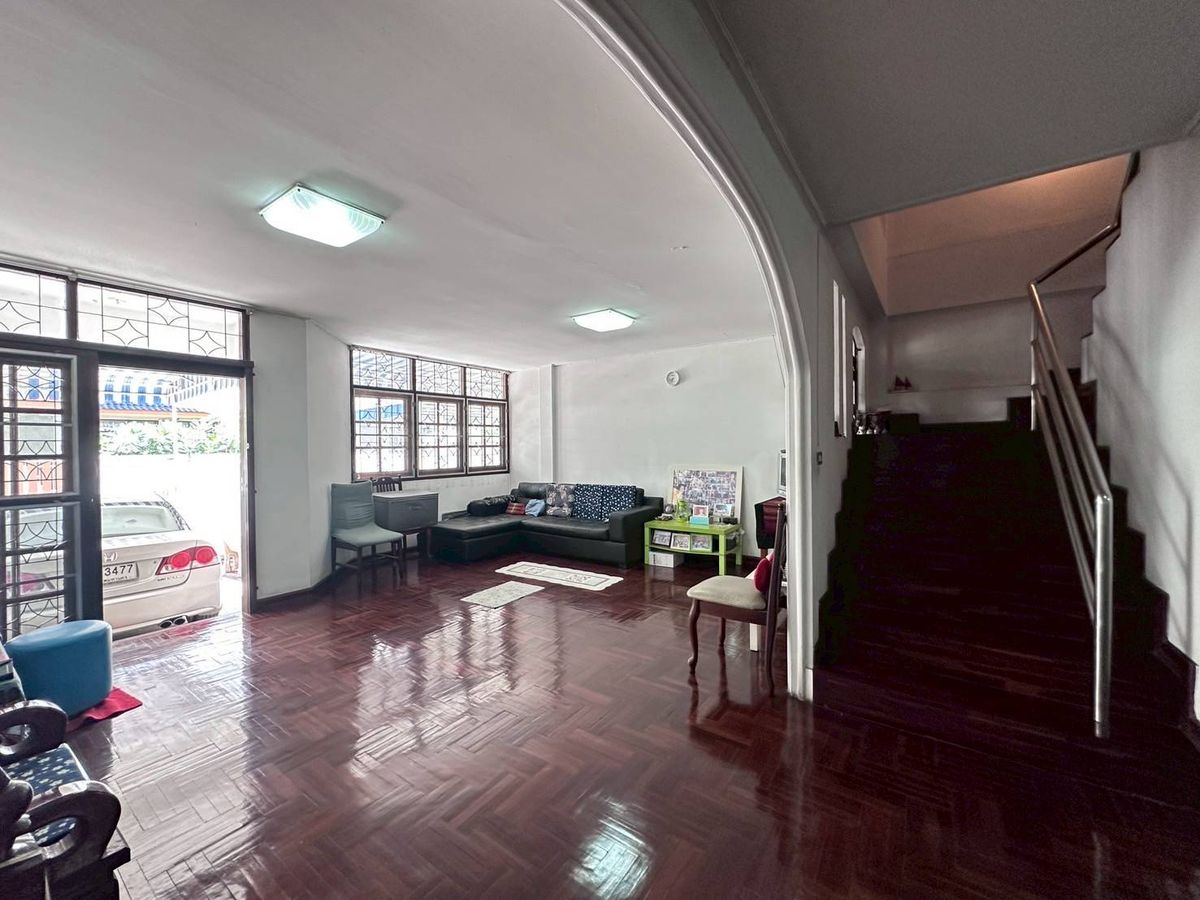 ขายทาวน์โฮมปิ่นเกล้า จรัญสนิทวงศ์ : ขายทาวน์เฮ้าส์ 3 ชั้น หมู่บ้านปิ่นเกล้าการ์เด้น อยู่ซอยสมเด็จพระปิ่นเกล้า3 ทำเลทอง สุดคุ้ม!