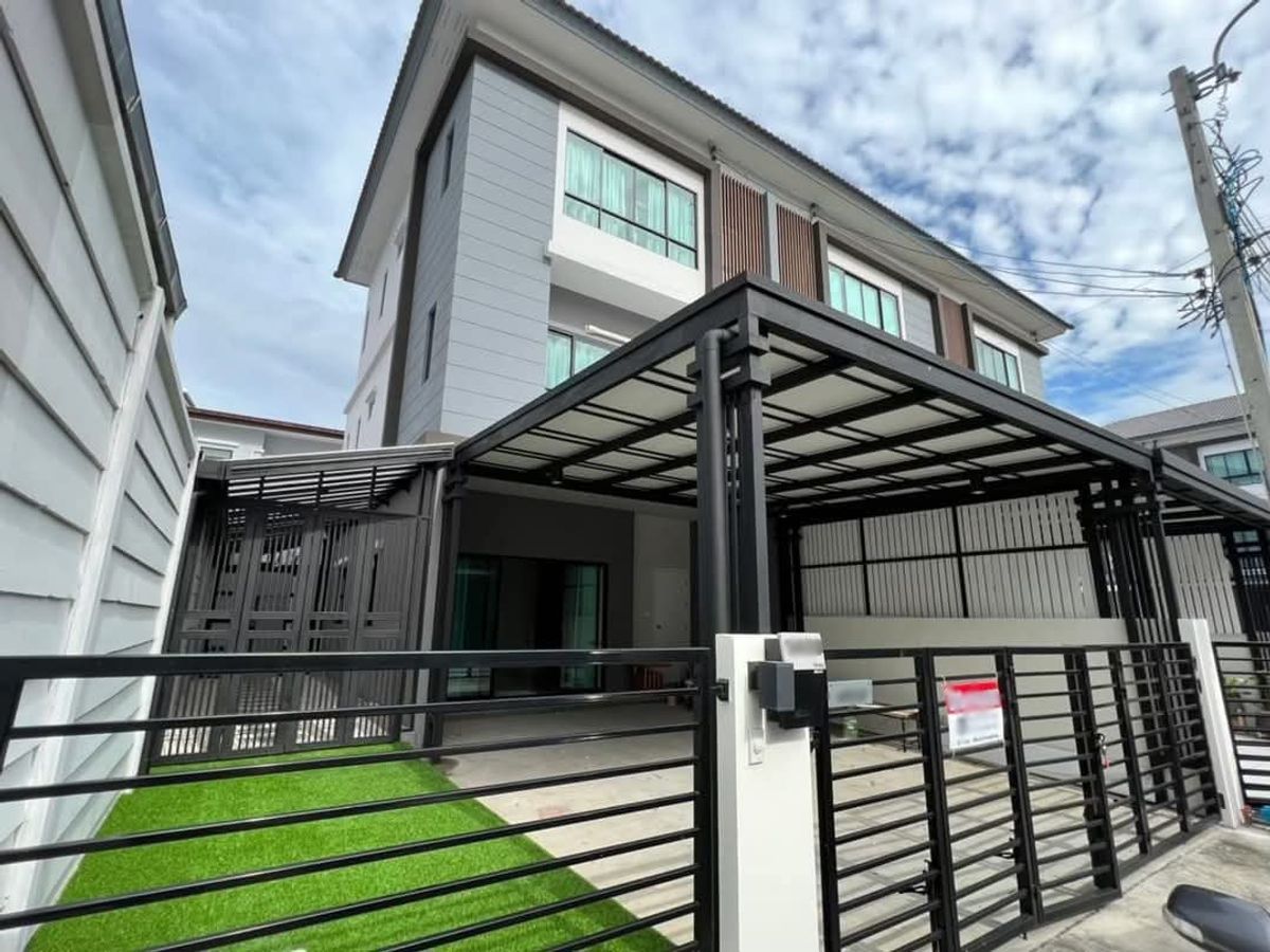 ให้เช่าทาวน์โฮมลาดพร้าว101 แฮปปี้แลนด์ : ทาวน์โฮม 3 ชั้น ห้องมุม พร้อมเฟอร์นิเจอร์ ตกแต่งสวยงาม ให้เช่า ย่านลาดพร้าว-บางกะปิ ใกล้BTS ลาดพร้าว 101 เพียง 950 เมตร