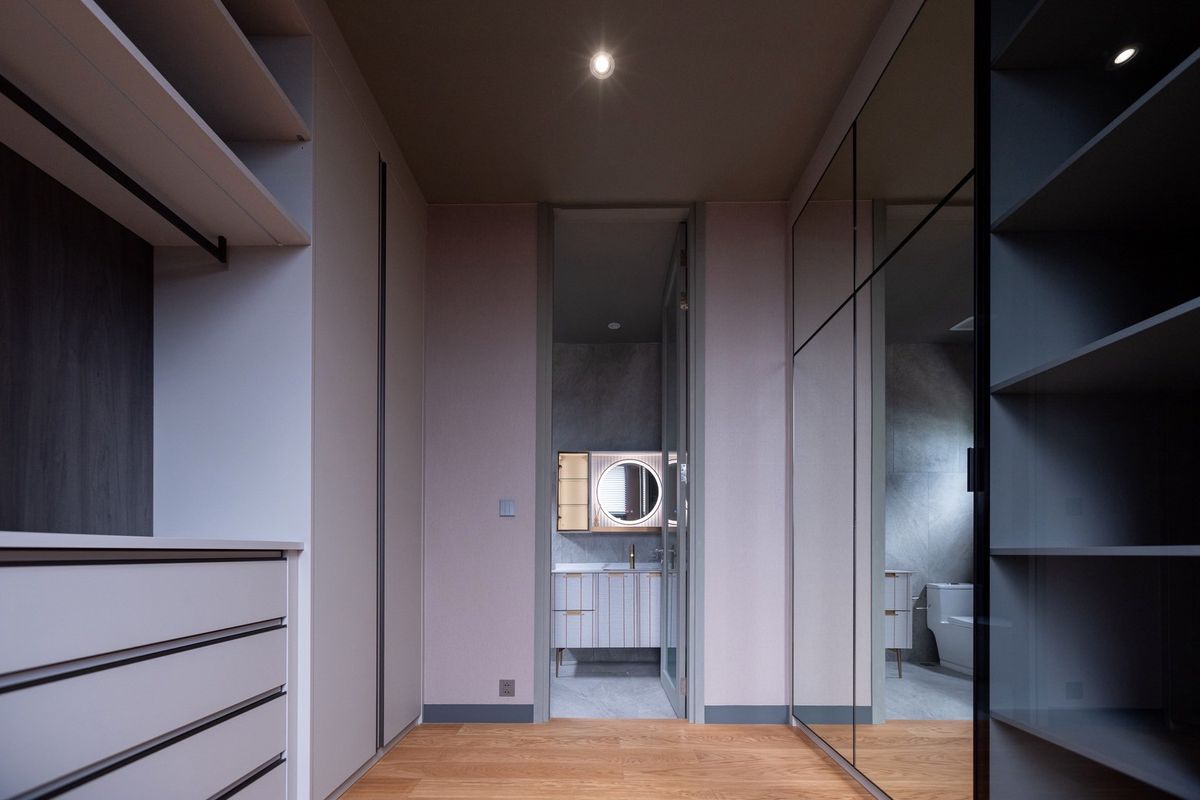 ขายบ้านวิภาวดี ดอนเมือง หลักสี่ : บ้านเดี่ยวหรู Cayla แบบ Pool Villa เจีย พูล เรสซิเดนซ์ 4 ชั้น พื้นที่ใช้สอย 734 ตร.ม. 4 ห้องนอน 5 ห้องน้ำ 4 ที่จอดรถ ตกแต่งครบพร้อมเฟอร์นิเจอร์และเครื่องใช้ไฟฟ้า พร้อมสระว่ายน้ำและลิฟต์ส่วนตัว ใกล้ รร.นานาชาติ Harrow และสนามบินดอนเมือง