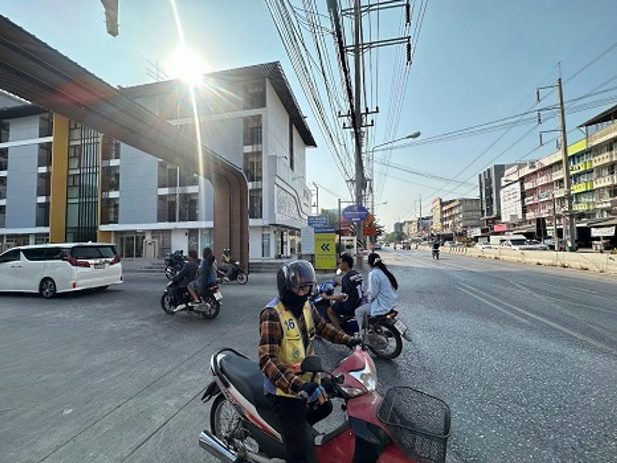 For RentLandPhutthamonthon, Salaya : Land for rent, Salaya, width 107 meters, red plan, near Mahidol University, 3 rai per plot+ price 170,000 baht/month 
 
