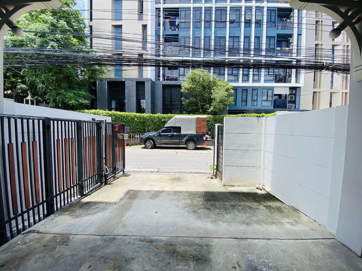 For SaleTownhomeBangna, Bearing, Lasalle : Sell ​​3.5 Townhome for sale, La Sal 24, Sukhumvit 105 | Near BTS 2 - Lifestyle - International School | Ready to be in potential location