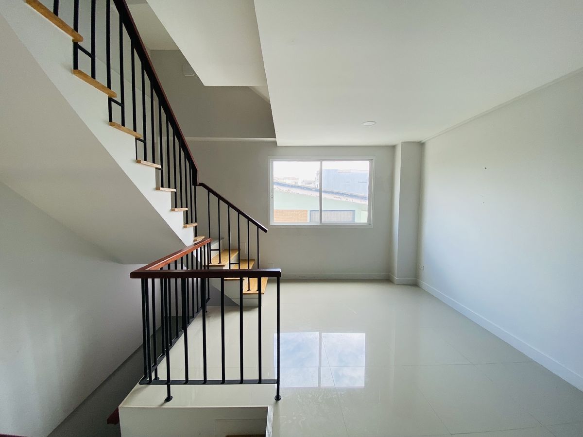 For SaleTownhomeBangna, Bearing, Lasalle : Sell ​​3.5 Townhome for sale, La Sal 24, Sukhumvit 105 | Near BTS 2 - Lifestyle - International School | Ready to be in potential location