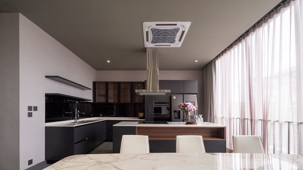 ขายบ้านวิภาวดี ดอนเมือง หลักสี่ : บ้านเดี่ยวหรู Cayla แบบ Pool Villa เจีย พูล เรสซิเดนซ์ 4 ชั้น พื้นที่ใช้สอย 734 ตร.ม. 4 ห้องนอน 5 ห้องน้ำ 4 ที่จอดรถ ตกแต่งครบพร้อมเฟอร์นิเจอร์และเครื่องใช้ไฟฟ้า พร้อมสระว่ายน้ำและลิฟต์ส่วนตัว ใกล้ รร.นานาชาติ Harrow และสนามบินดอนเมือง