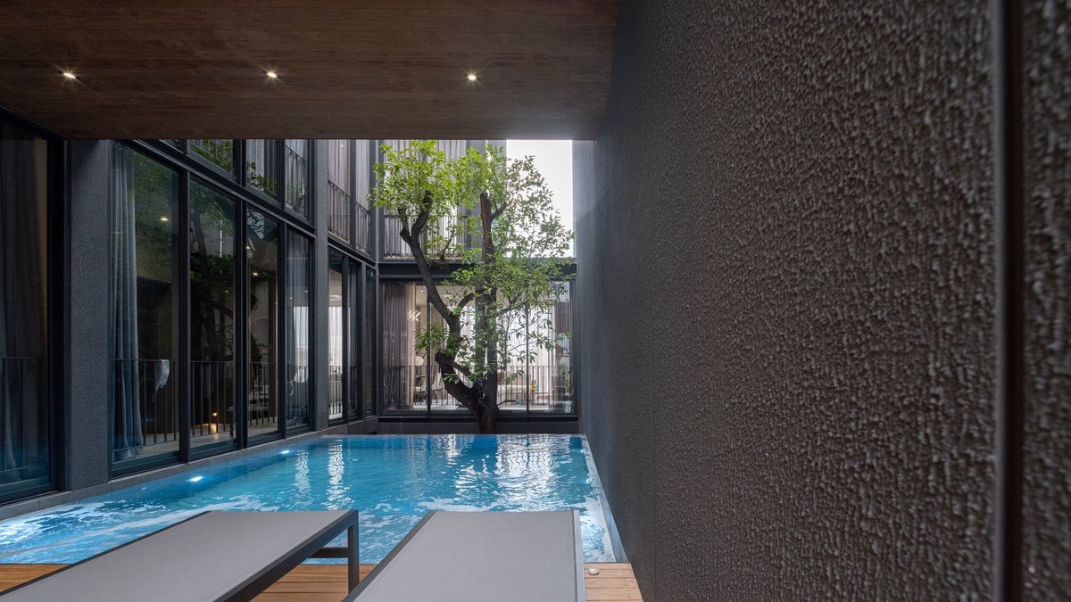 ขายบ้านวิภาวดี ดอนเมือง หลักสี่ : บ้านเดี่ยวหรู Cayla แบบ Pool Villa เจีย พูล เรสซิเดนซ์ 4 ชั้น พื้นที่ใช้สอย 734 ตร.ม. 4 ห้องนอน 5 ห้องน้ำ 4 ที่จอดรถ ตกแต่งครบพร้อมเฟอร์นิเจอร์และเครื่องใช้ไฟฟ้า พร้อมสระว่ายน้ำและลิฟต์ส่วนตัว ใกล้ รร.นานาชาติ Harrow และสนามบินดอนเมือง