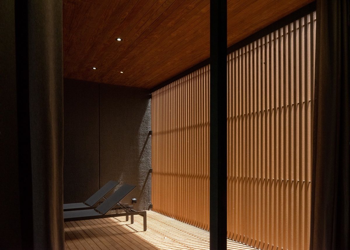 ขายบ้านวิภาวดี ดอนเมือง หลักสี่ : บ้านเดี่ยวหรู Cayla แบบ Pool Villa เจีย พูล เรสซิเดนซ์ 4 ชั้น พื้นที่ใช้สอย 734 ตร.ม. 4 ห้องนอน 5 ห้องน้ำ 4 ที่จอดรถ ตกแต่งครบพร้อมเฟอร์นิเจอร์และเครื่องใช้ไฟฟ้า พร้อมสระว่ายน้ำและลิฟต์ส่วนตัว ใกล้ รร.นานาชาติ Harrow และสนามบินดอนเมือง