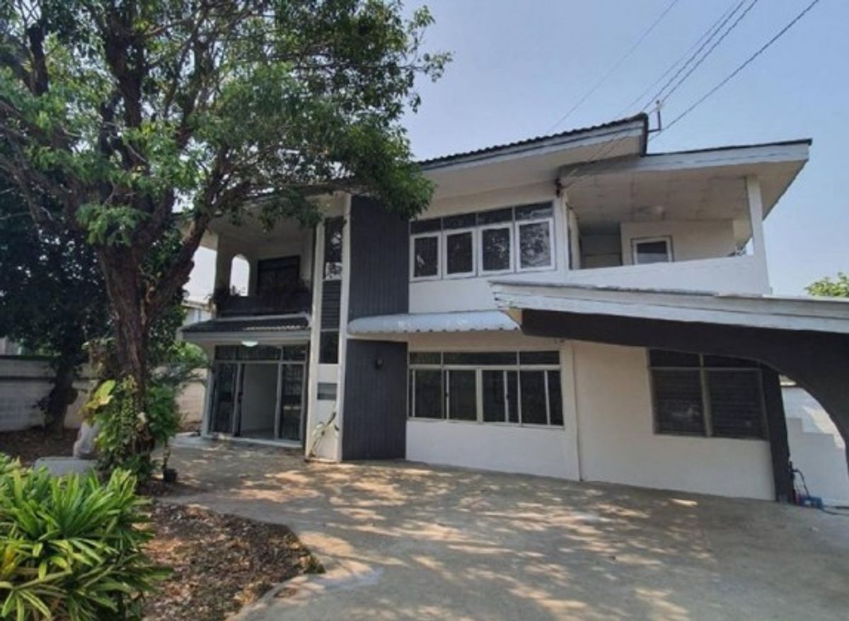 ให้เช่าบ้านสมุทรปราการ สำโรง : โทร. 081-632-0632 ให้เช่าบ้านเดี่ยว 2 ชั้น ซอยสุขุมวิท 115 ปากซอย BTS สถานีปู่เจ้า ปรับปรุงใหม่ จอดรถได้ 4 คัน อยู่อาศัย หรือ เป็นสำนักงาน จดบริษัทได้