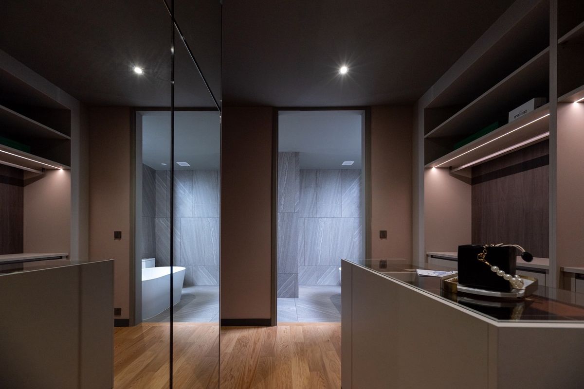 ขายบ้านวิภาวดี ดอนเมือง หลักสี่ : บ้านเดี่ยวหรู Cayla แบบ Pool Villa เจีย พูล เรสซิเดนซ์ 4 ชั้น พื้นที่ใช้สอย 734 ตร.ม. 4 ห้องนอน 5 ห้องน้ำ 4 ที่จอดรถ ตกแต่งครบพร้อมเฟอร์นิเจอร์และเครื่องใช้ไฟฟ้า พร้อมสระว่ายน้ำและลิฟต์ส่วนตัว ใกล้ รร.นานาชาติ Harrow และสนามบินดอนเมือง