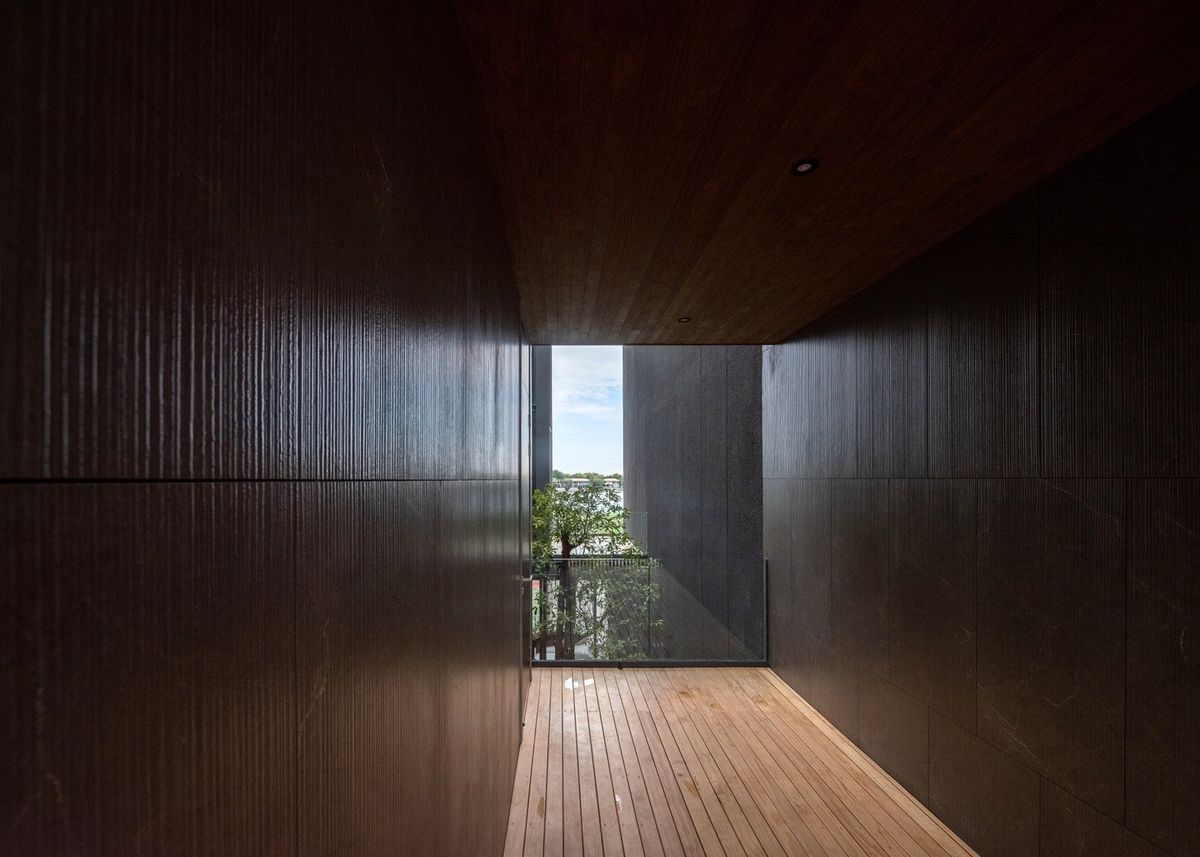 ขายบ้านวิภาวดี ดอนเมือง หลักสี่ : บ้านเดี่ยวหรู Cayla แบบ Pool Villa เจีย พูล เรสซิเดนซ์ 4 ชั้น พื้นที่ใช้สอย 734 ตร.ม. 4 ห้องนอน 5 ห้องน้ำ 4 ที่จอดรถ ตกแต่งครบพร้อมเฟอร์นิเจอร์และเครื่องใช้ไฟฟ้า พร้อมสระว่ายน้ำและลิฟต์ส่วนตัว ใกล้ รร.นานาชาติ Harrow และสนามบินดอนเมือง