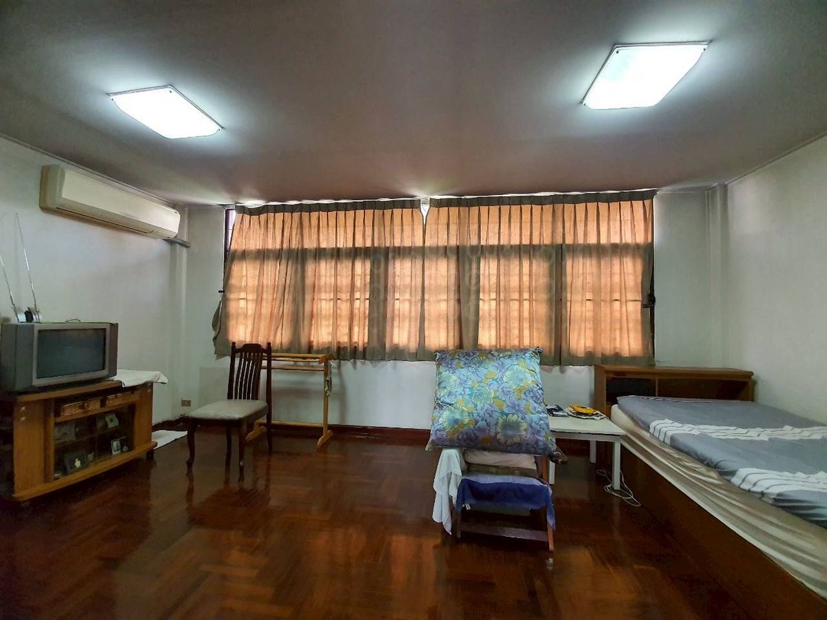 ขายทาวน์โฮมปิ่นเกล้า จรัญสนิทวงศ์ : ขายทาวน์เฮ้าส์ 3 ชั้น หมู่บ้านปิ่นเกล้าการ์เด้น อยู่ซอยสมเด็จพระปิ่นเกล้า3 ทำเลทอง สุดคุ้ม!