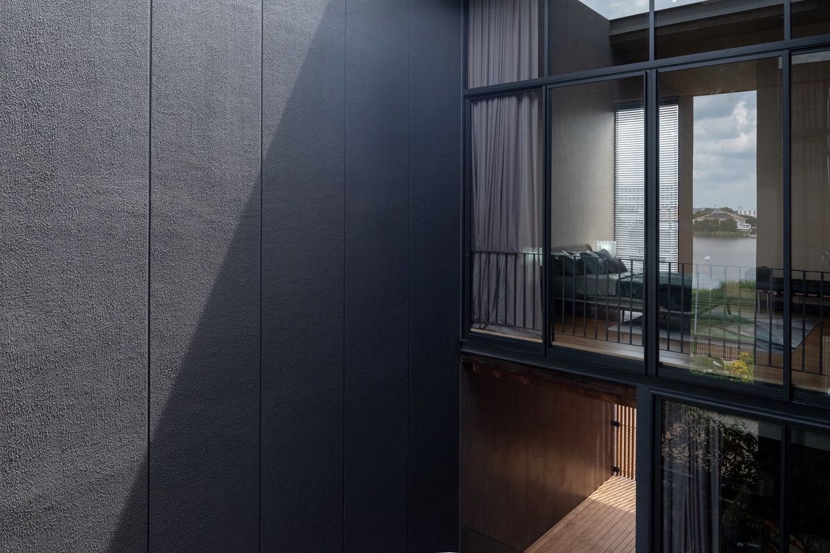 ขายบ้านวิภาวดี ดอนเมือง หลักสี่ : บ้านเดี่ยวหรู Cayla แบบ Pool Villa เจีย พูล เรสซิเดนซ์ 4 ชั้น พื้นที่ใช้สอย 734 ตร.ม. 4 ห้องนอน 5 ห้องน้ำ 4 ที่จอดรถ ตกแต่งครบพร้อมเฟอร์นิเจอร์และเครื่องใช้ไฟฟ้า พร้อมสระว่ายน้ำและลิฟต์ส่วนตัว ใกล้ รร.นานาชาติ Harrow และสนามบินดอนเมือง