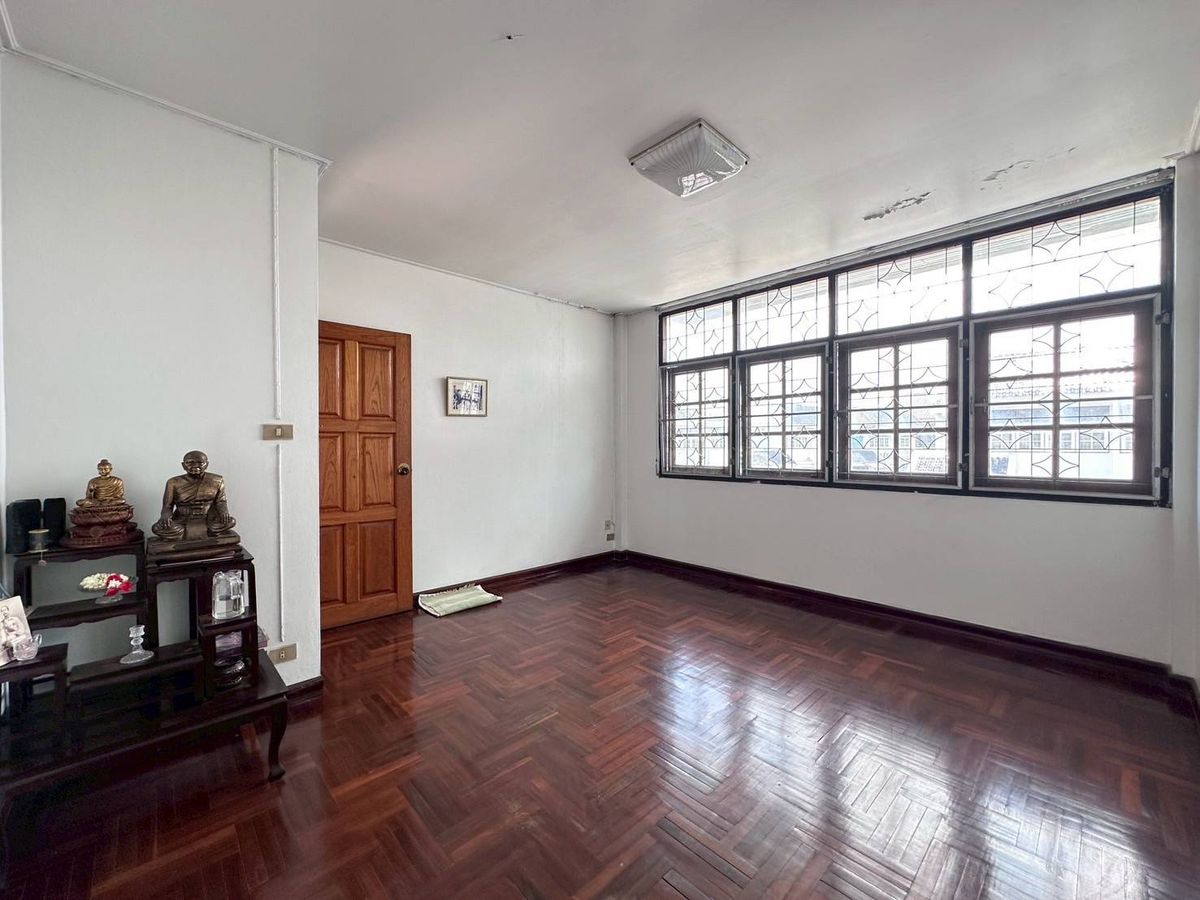 ขายทาวน์โฮมปิ่นเกล้า จรัญสนิทวงศ์ : ขายทาวน์เฮ้าส์ 3 ชั้น หมู่บ้านปิ่นเกล้าการ์เด้น อยู่ซอยสมเด็จพระปิ่นเกล้า3 ทำเลทอง สุดคุ้ม!