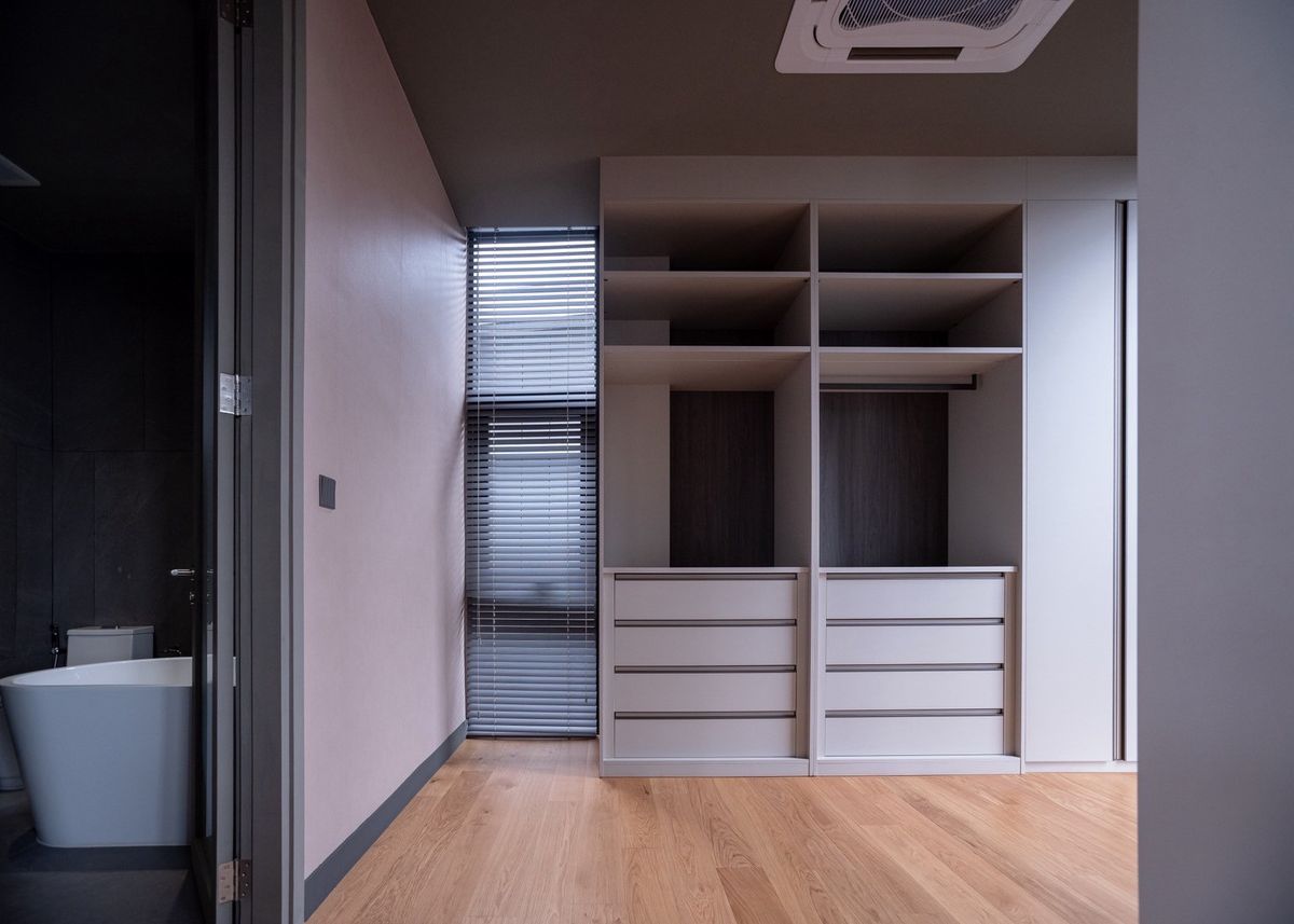 ขายบ้านวิภาวดี ดอนเมือง หลักสี่ : บ้านเดี่ยวหรู Cayla แบบ Pool Villa เจีย พูล เรสซิเดนซ์ 4 ชั้น พื้นที่ใช้สอย 734 ตร.ม. 4 ห้องนอน 5 ห้องน้ำ 4 ที่จอดรถ ตกแต่งครบพร้อมเฟอร์นิเจอร์และเครื่องใช้ไฟฟ้า พร้อมสระว่ายน้ำและลิฟต์ส่วนตัว ใกล้ รร.นานาชาติ Harrow และสนามบินดอนเมือง