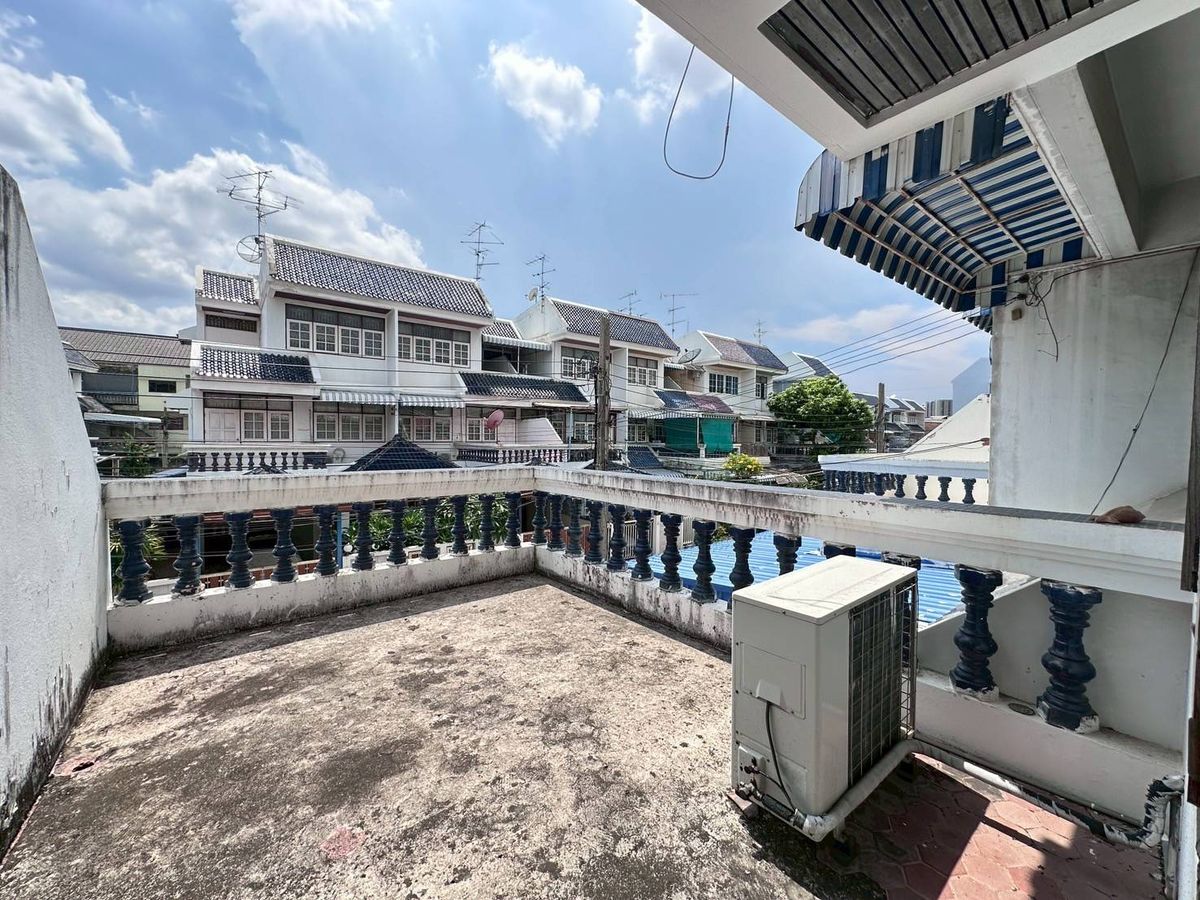 ขายทาวน์โฮมปิ่นเกล้า จรัญสนิทวงศ์ : ขายทาวน์เฮ้าส์ 3 ชั้น หมู่บ้านปิ่นเกล้าการ์เด้น อยู่ซอยสมเด็จพระปิ่นเกล้า3 ทำเลทอง สุดคุ้ม!