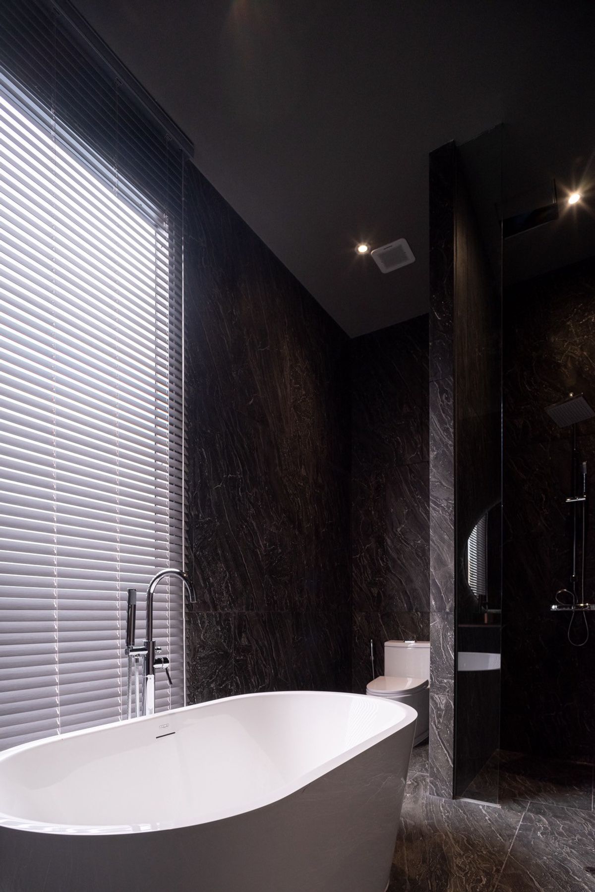 ขายบ้านวิภาวดี ดอนเมือง หลักสี่ : บ้านเดี่ยวหรู Cayla แบบ Pool Villa เจีย พูล เรสซิเดนซ์ 4 ชั้น พื้นที่ใช้สอย 734 ตร.ม. 4 ห้องนอน 5 ห้องน้ำ 4 ที่จอดรถ ตกแต่งครบพร้อมเฟอร์นิเจอร์และเครื่องใช้ไฟฟ้า พร้อมสระว่ายน้ำและลิฟต์ส่วนตัว ใกล้ รร.นานาชาติ Harrow และสนามบินดอนเมือง