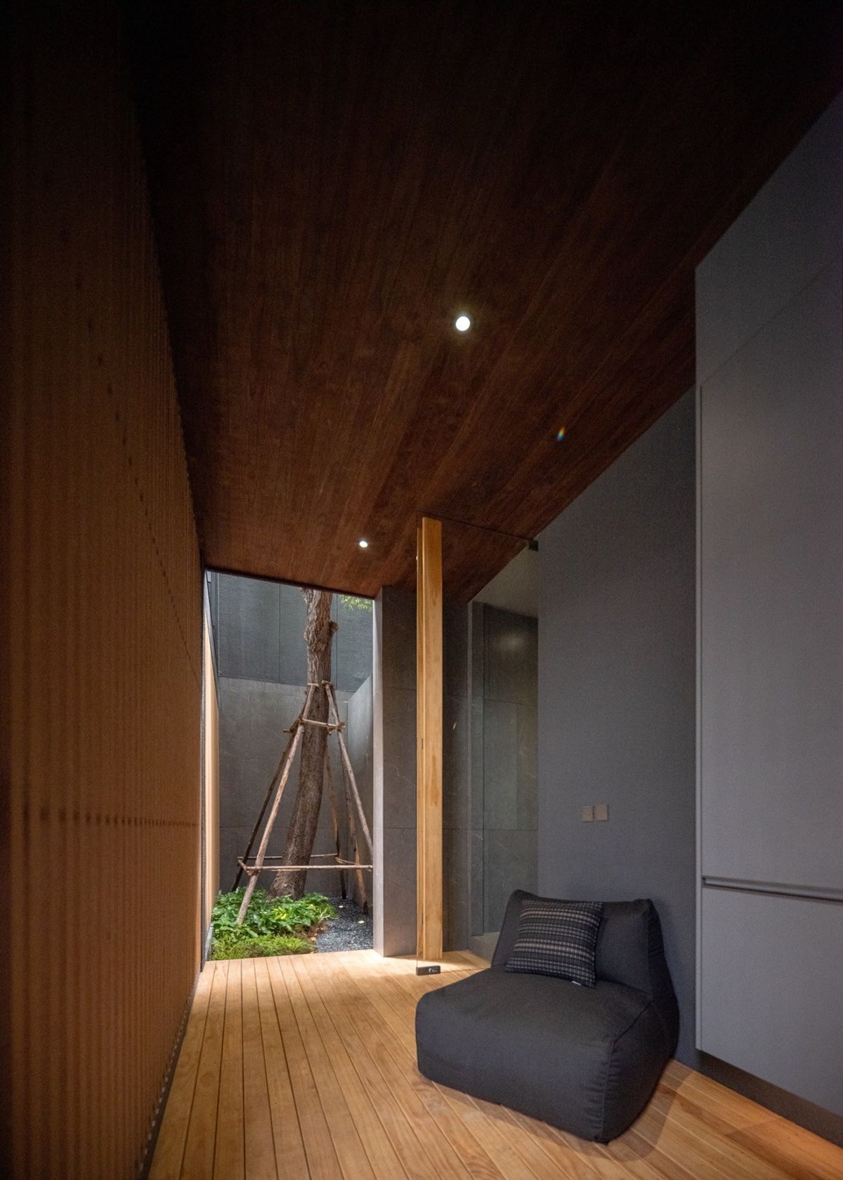 ขายบ้านวิภาวดี ดอนเมือง หลักสี่ : บ้านเดี่ยวหรู Cayla แบบ Pool Villa เจีย พูล เรสซิเดนซ์ 4 ชั้น พื้นที่ใช้สอย 734 ตร.ม. 4 ห้องนอน 5 ห้องน้ำ 4 ที่จอดรถ ตกแต่งครบพร้อมเฟอร์นิเจอร์และเครื่องใช้ไฟฟ้า พร้อมสระว่ายน้ำและลิฟต์ส่วนตัว ใกล้ รร.นานาชาติ Harrow และสนามบินดอนเมือง