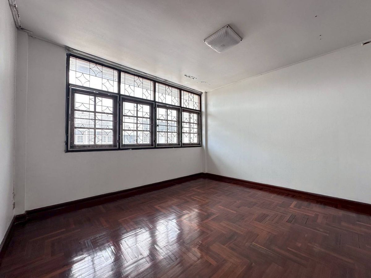 ขายทาวน์โฮมปิ่นเกล้า จรัญสนิทวงศ์ : ขายทาวน์เฮ้าส์ 3 ชั้น หมู่บ้านปิ่นเกล้าการ์เด้น อยู่ซอยสมเด็จพระปิ่นเกล้า3 ทำเลทอง สุดคุ้ม!