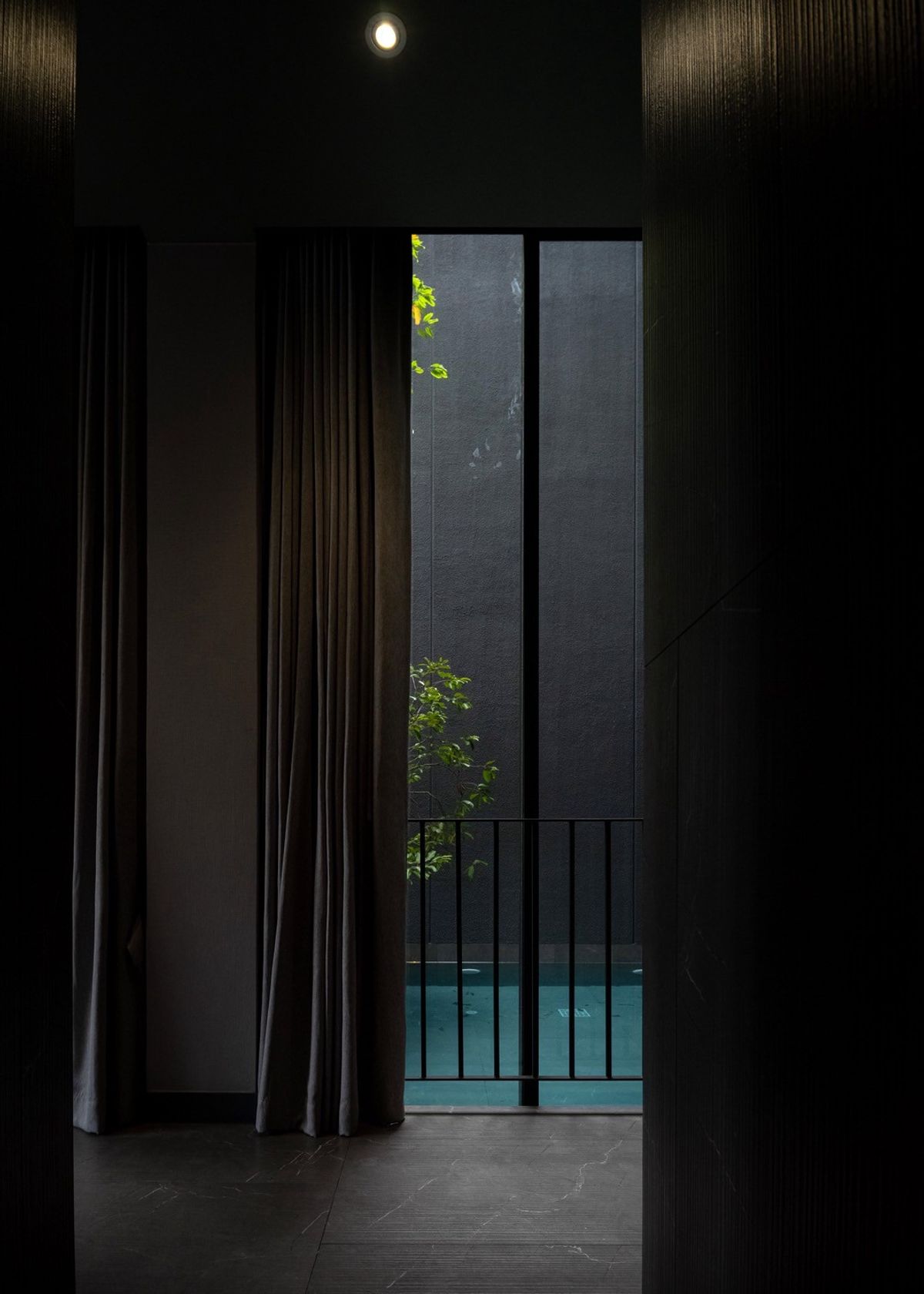 ขายบ้านวิภาวดี ดอนเมือง หลักสี่ : บ้านเดี่ยวหรู Cayla แบบ Pool Villa เจีย พูล เรสซิเดนซ์ 4 ชั้น พื้นที่ใช้สอย 734 ตร.ม. 4 ห้องนอน 5 ห้องน้ำ 4 ที่จอดรถ ตกแต่งครบพร้อมเฟอร์นิเจอร์และเครื่องใช้ไฟฟ้า พร้อมสระว่ายน้ำและลิฟต์ส่วนตัว ใกล้ รร.นานาชาติ Harrow และสนามบินดอนเมือง