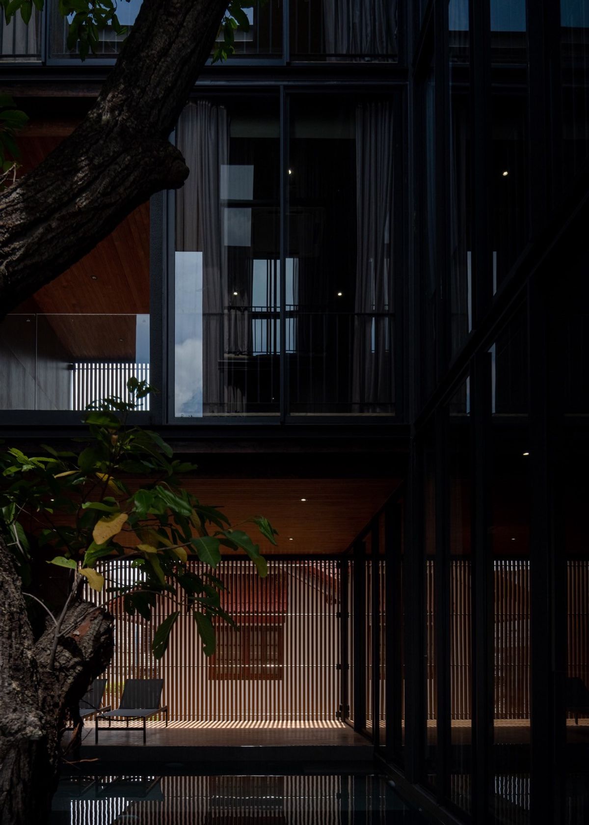 ขายบ้านวิภาวดี ดอนเมือง หลักสี่ : บ้านเดี่ยวหรู Cayla แบบ Pool Villa เจีย พูล เรสซิเดนซ์ 4 ชั้น พื้นที่ใช้สอย 734 ตร.ม. 4 ห้องนอน 5 ห้องน้ำ 4 ที่จอดรถ ตกแต่งครบพร้อมเฟอร์นิเจอร์และเครื่องใช้ไฟฟ้า พร้อมสระว่ายน้ำและลิฟต์ส่วนตัว ใกล้ รร.นานาชาติ Harrow และสนามบินดอนเมือง