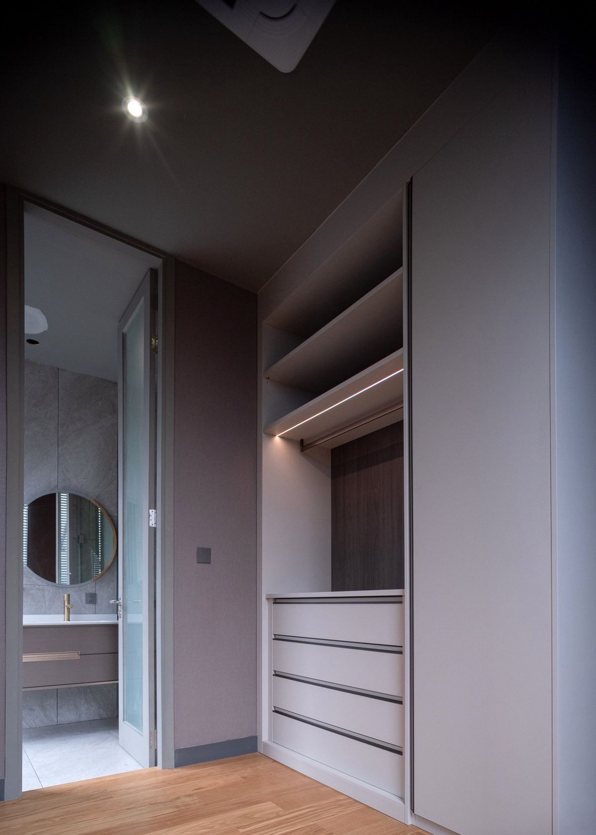 ขายบ้านวิภาวดี ดอนเมือง หลักสี่ : บ้านเดี่ยวหรู Cayla แบบ Pool Villa เจีย พูล เรสซิเดนซ์ 4 ชั้น พื้นที่ใช้สอย 734 ตร.ม. 4 ห้องนอน 5 ห้องน้ำ 4 ที่จอดรถ ตกแต่งครบพร้อมเฟอร์นิเจอร์และเครื่องใช้ไฟฟ้า พร้อมสระว่ายน้ำและลิฟต์ส่วนตัว ใกล้ รร.นานาชาติ Harrow และสนามบินดอนเมือง