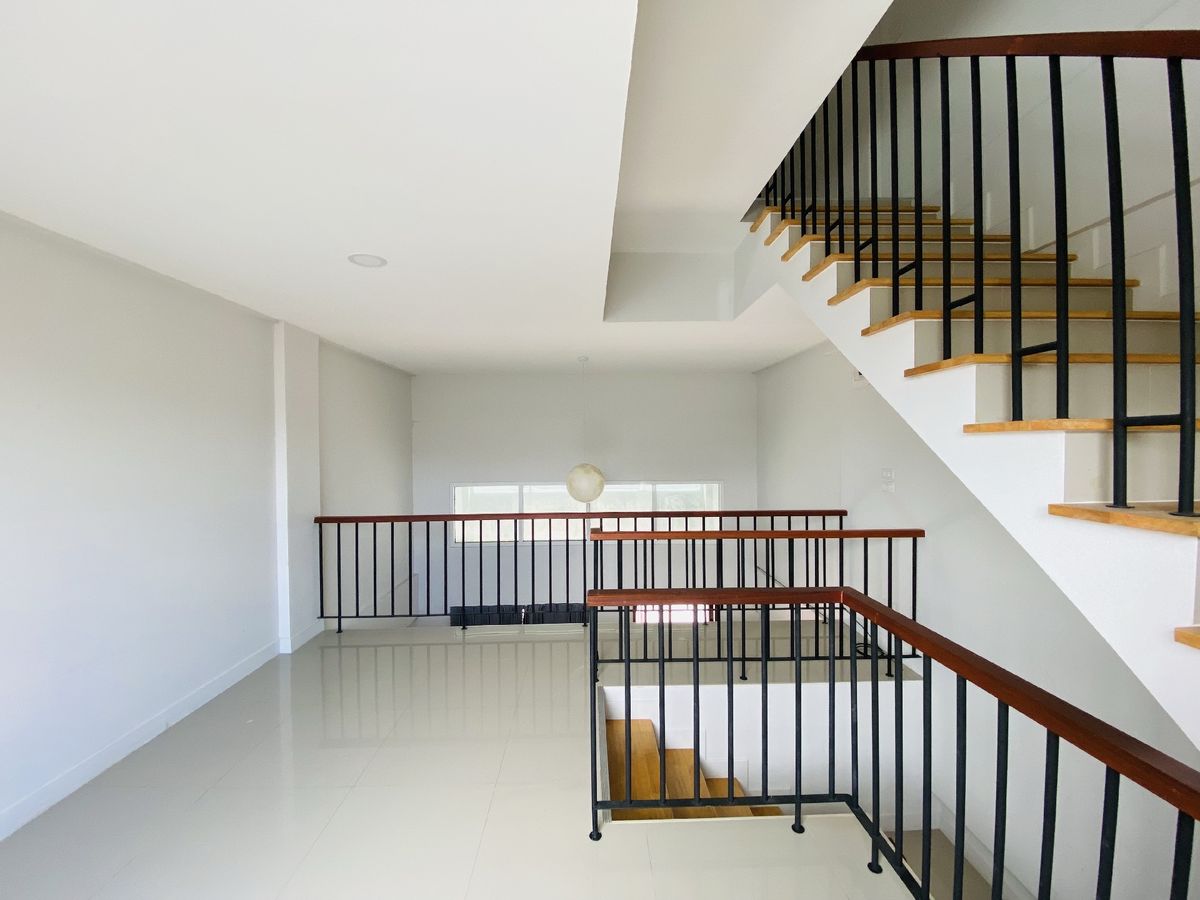 For SaleTownhomeBangna, Bearing, Lasalle : Sell ​​3.5 Townhome for sale, La Sal 24, Sukhumvit 105 | Near BTS 2 - Lifestyle - International School | Ready to be in potential location