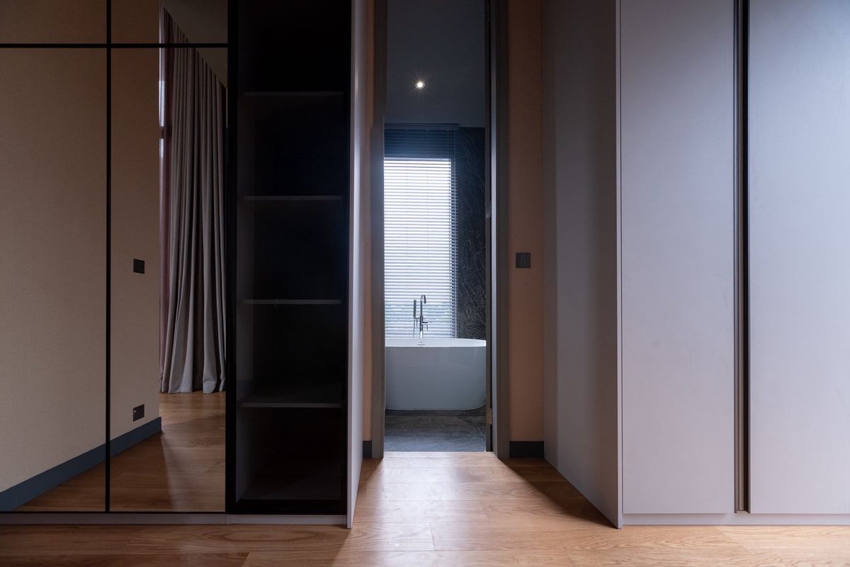 ขายบ้านวิภาวดี ดอนเมือง หลักสี่ : บ้านเดี่ยวหรู Cayla แบบ Pool Villa เจีย พูล เรสซิเดนซ์ 4 ชั้น พื้นที่ใช้สอย 734 ตร.ม. 4 ห้องนอน 5 ห้องน้ำ 4 ที่จอดรถ ตกแต่งครบพร้อมเฟอร์นิเจอร์และเครื่องใช้ไฟฟ้า พร้อมสระว่ายน้ำและลิฟต์ส่วนตัว ใกล้ รร.นานาชาติ Harrow และสนามบินดอนเมือง