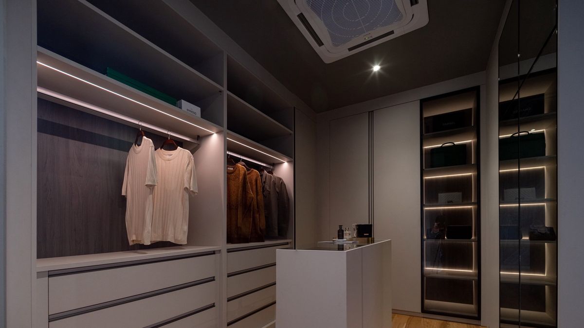 ขายบ้านวิภาวดี ดอนเมือง หลักสี่ : บ้านเดี่ยวหรู Cayla แบบ Pool Villa เจีย พูล เรสซิเดนซ์ 4 ชั้น พื้นที่ใช้สอย 734 ตร.ม. 4 ห้องนอน 5 ห้องน้ำ 4 ที่จอดรถ ตกแต่งครบพร้อมเฟอร์นิเจอร์และเครื่องใช้ไฟฟ้า พร้อมสระว่ายน้ำและลิฟต์ส่วนตัว ใกล้ รร.นานาชาติ Harrow และสนามบินดอนเมือง