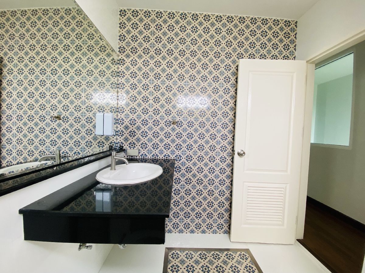 For SaleTownhomeBangna, Bearing, Lasalle : Sell ​​3.5 Townhome for sale, La Sal 24, Sukhumvit 105 | Near BTS 2 - Lifestyle - International School | Ready to be in potential location