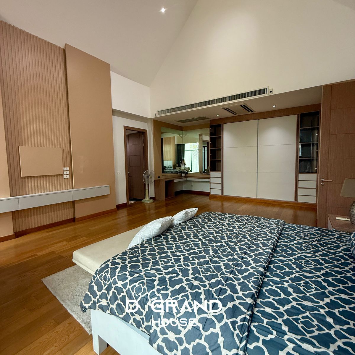 ขายบ้านนวมินทร์ รามอินทรา : ✨ บ้านหรูสไตล์ Nordic ทำเลรามอินทรา บนที่ดิน 500 ตร.วา พร้อมสระว่ายน้ำส่วนตัว ดีไซน์เรียบ เท่ อยู่สบาย เหมาะสำหรับคนที่มองหาบ้านหลังใหญ่ พื้นที่เยอะ พร้อมความเป็นส่วนตัว