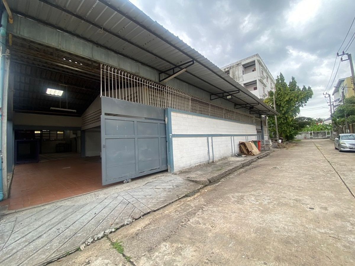 ให้เช่าโกดังอ่อนนุช อุดมสุข : โทร. 081-632-0632 ให้เช่าโกดัง โรงงาน  ซอยพัฒนาการ 76  พร้อมสำนักงาน พร้อมบ้านพัก / พื้นที่ดิน 200 ตารางวา พื้นที่ใช้สอย 1000 ตารางเมตร / รถใหญ่เข้าออกได้ จอดหน้าโกดัง