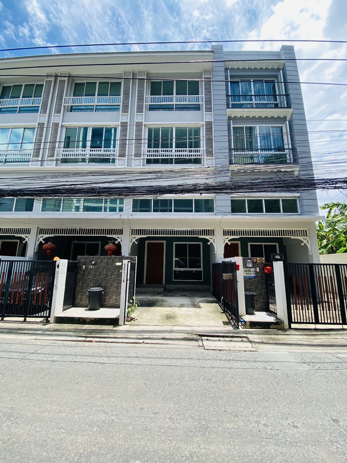 ขายทาวน์โฮมบางนา แบริ่ง ลาซาล : ขายทาวน์โฮม 3.5 ชั้น ลาซาล 24 สุขุมวิท 105 | ใกล้ BTS 2 สาย – แหล่งไลฟ์สไตล์ – โรงเรียนนานาชาติ | พร้อมอยู่ ทำเลศักยภาพ