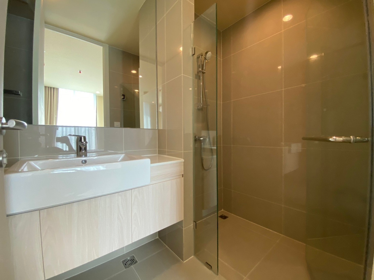 For RentCondoSukhumvit, Asoke, Thonglor : ✨ GT15842 | Condo Noble Recole Sukhumvit 19, convenient travel, near BTS, shuttle available, fully furnished. Ready to move in immediately